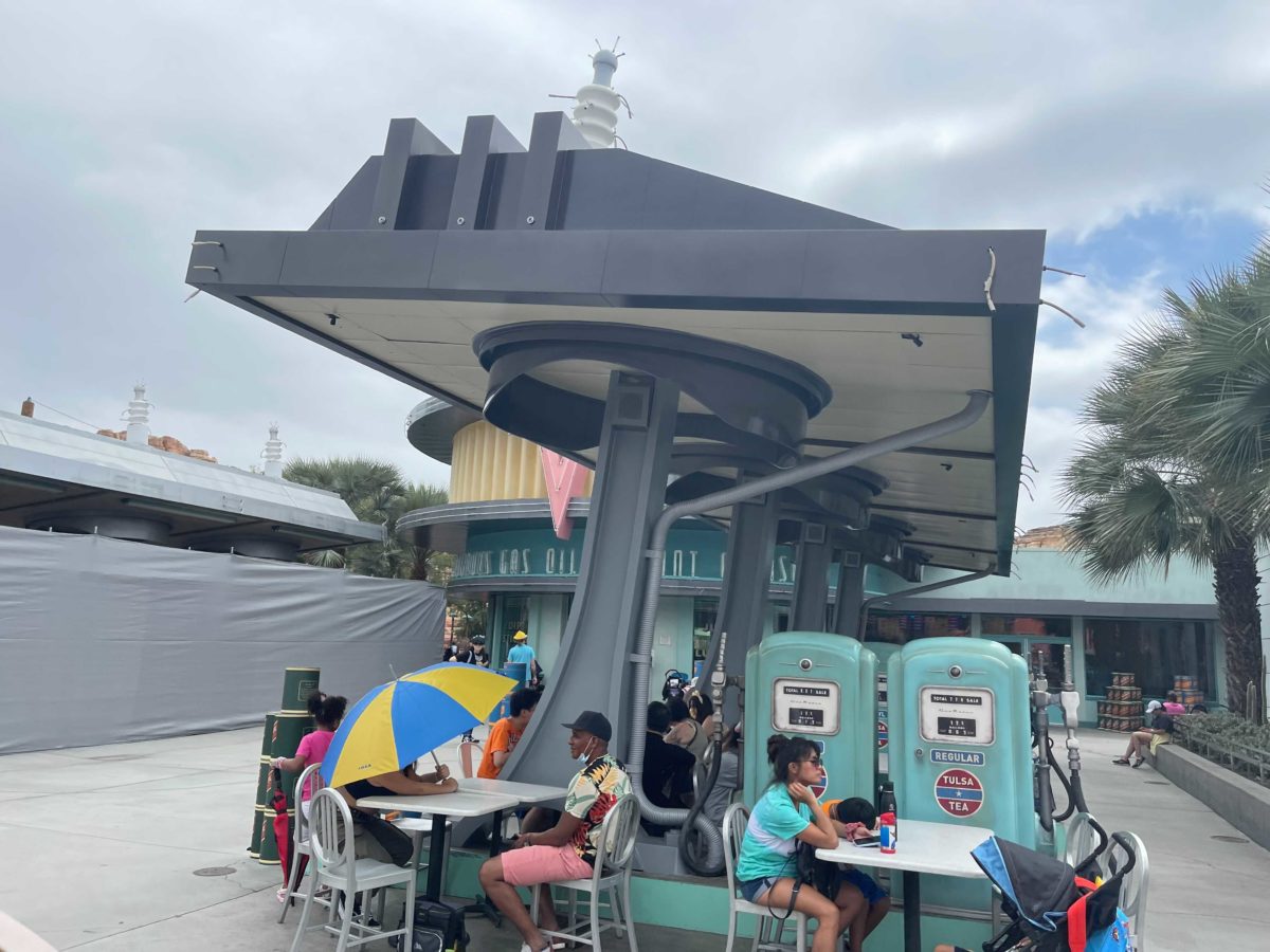 flos-v8-cafe-outdoor-seating-paint-refurbishment-reopen-3-9363623