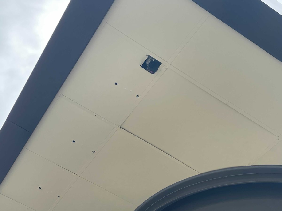 flos-v8-cafe-outdoor-seating-paint-refurbishment-reopen-5-3445125