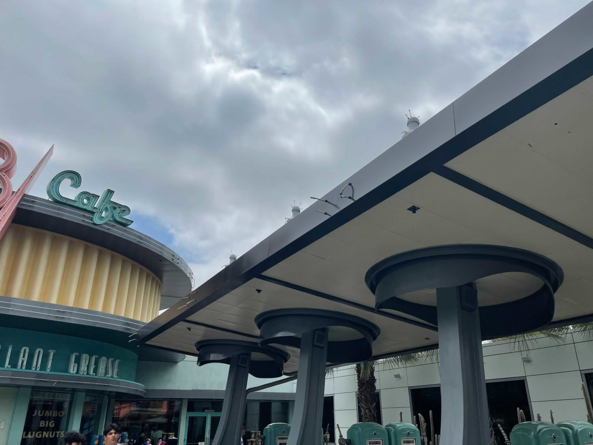 flos-v8-cafe-outdoor-seating-paint-refurbishment-reopen-6-9536183