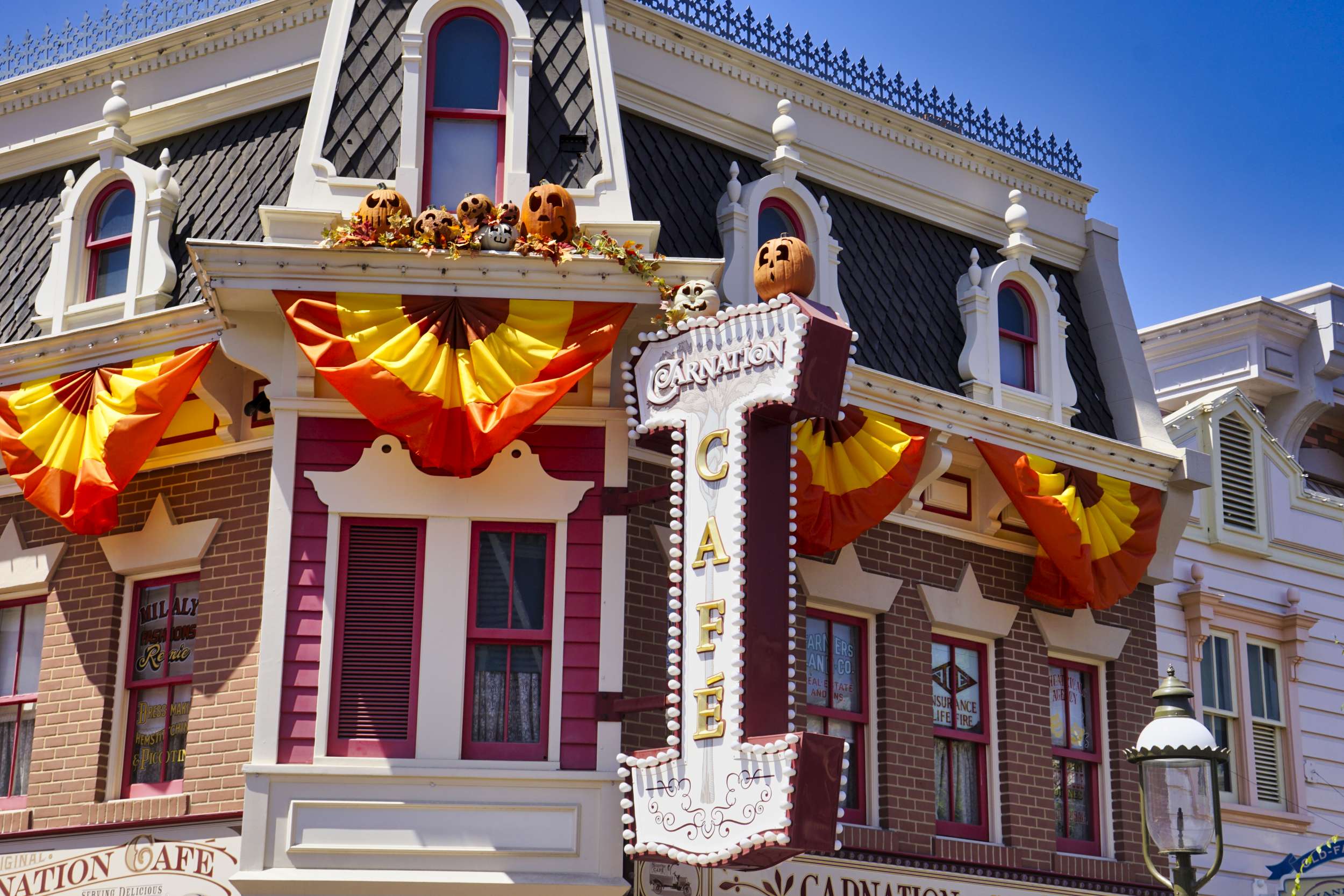 carnation-cafe-halloween