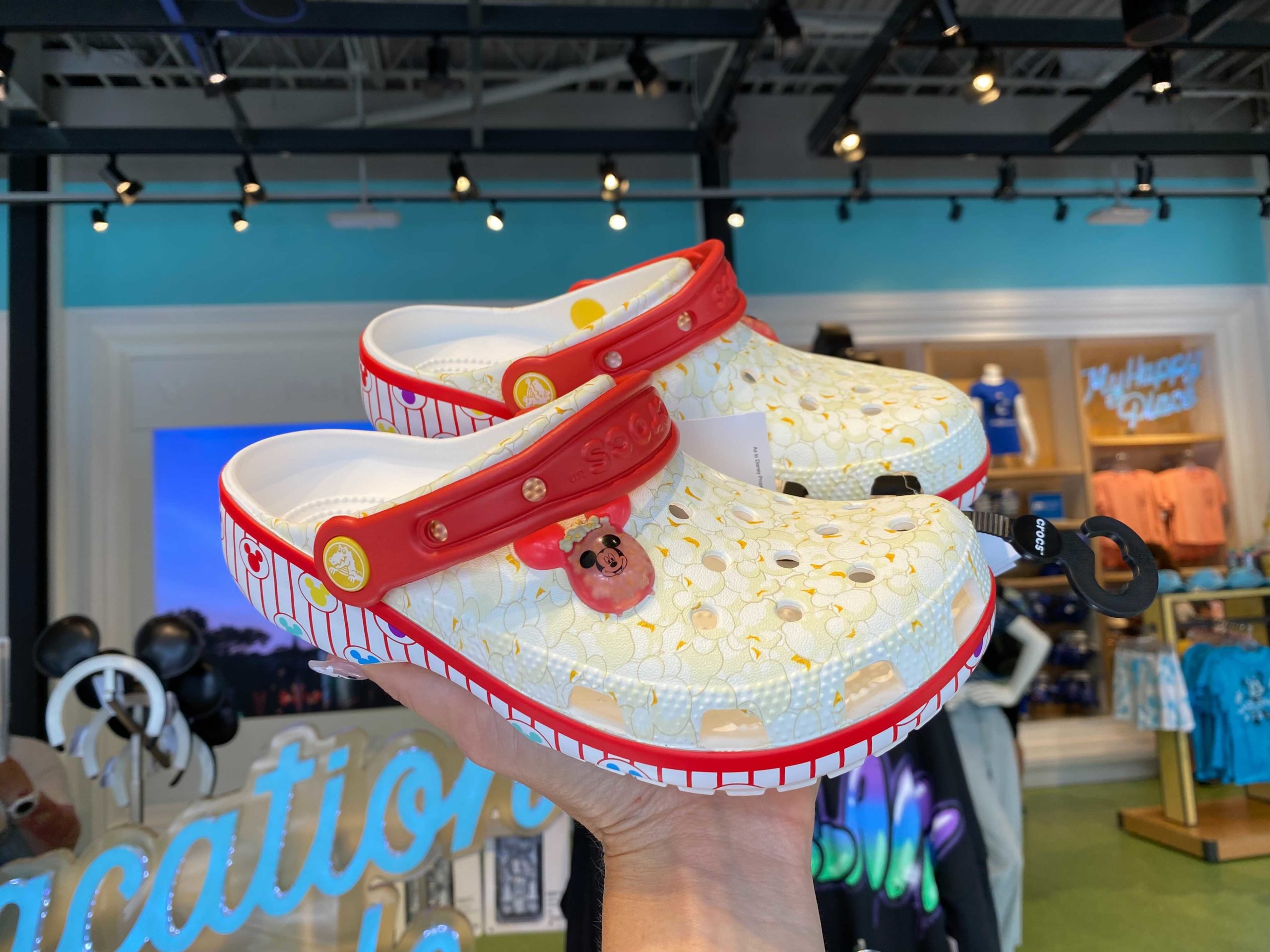 disney-popcorn-crocs-5-6369359