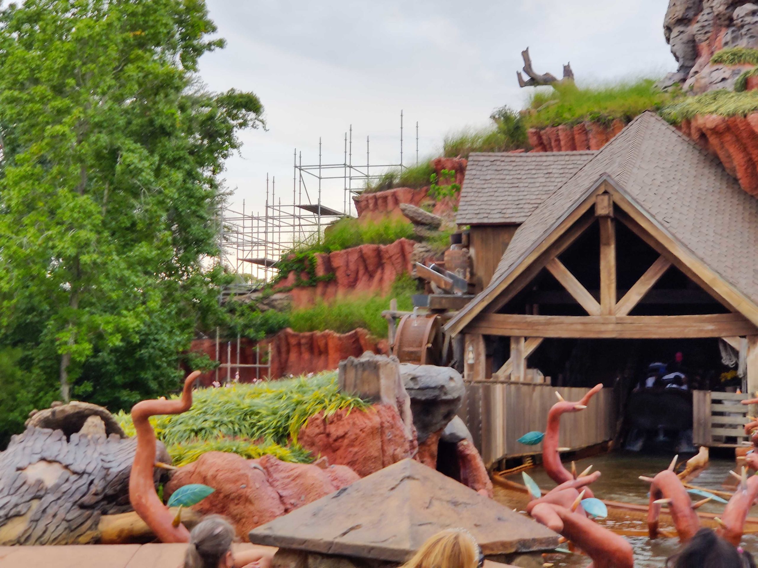 mk-splash-mountain-scaffolding-4-5641058
