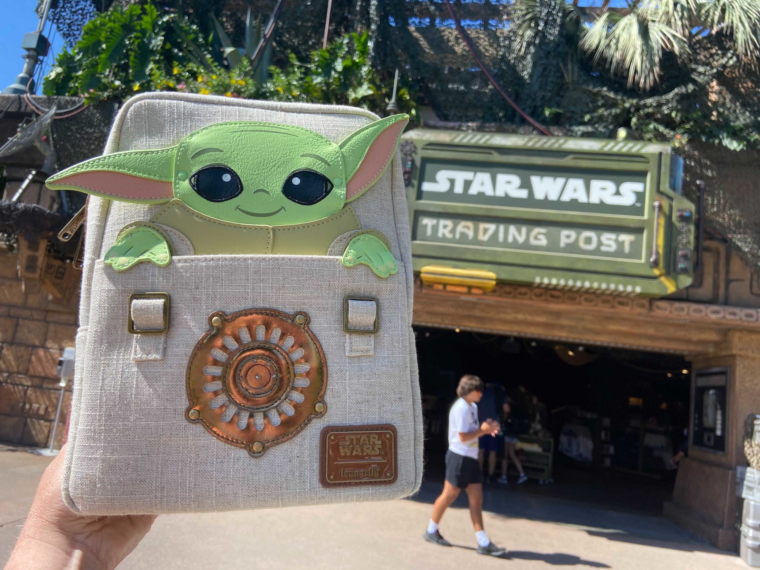 the-mandalorian-grogu-loungefly-mini-backpack-4-4006276