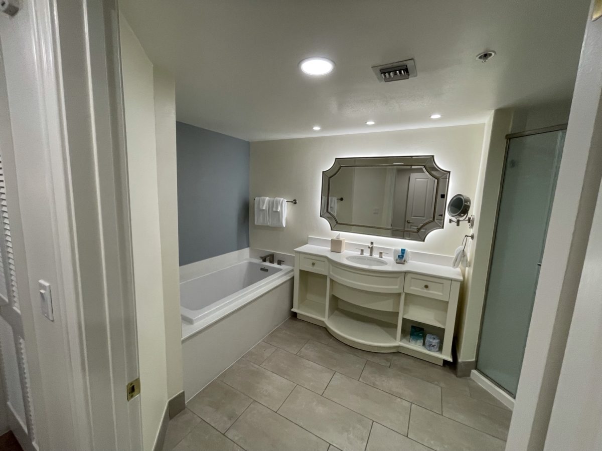 three-bedroom-grand-villa-disneys-saratoga-springs-resort-spa-1-1386797