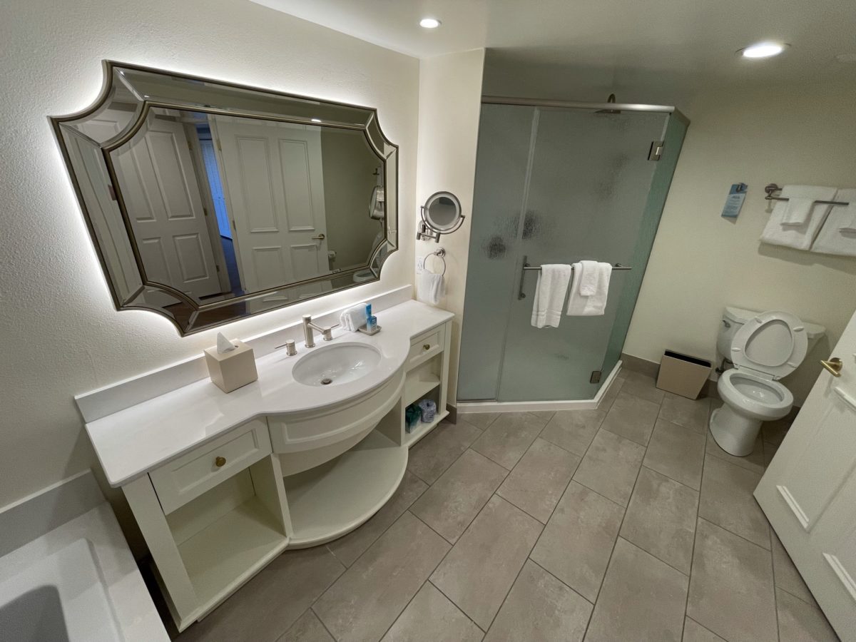 three-bedroom-grand-villa-disneys-saratoga-springs-resort-spa-3-2389732