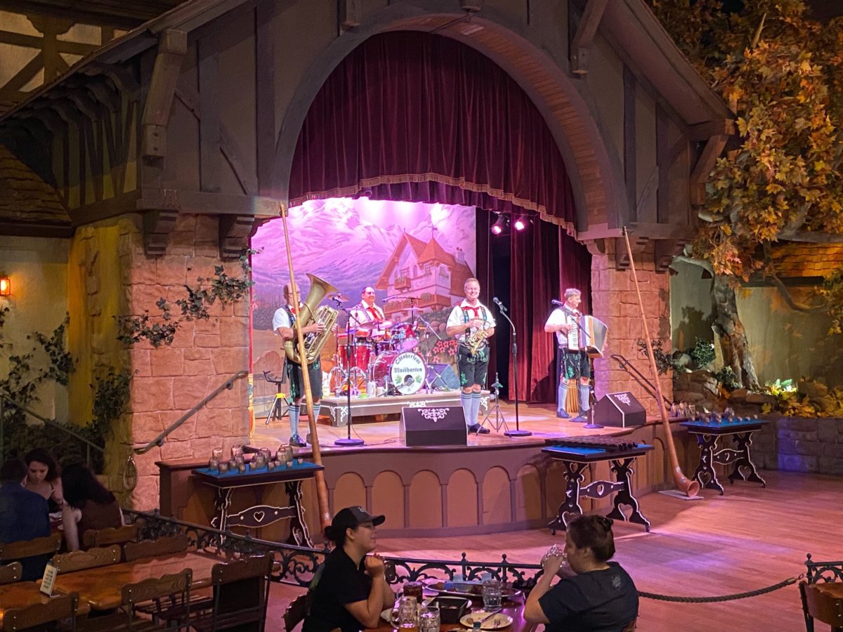 biergarten-band-8674095