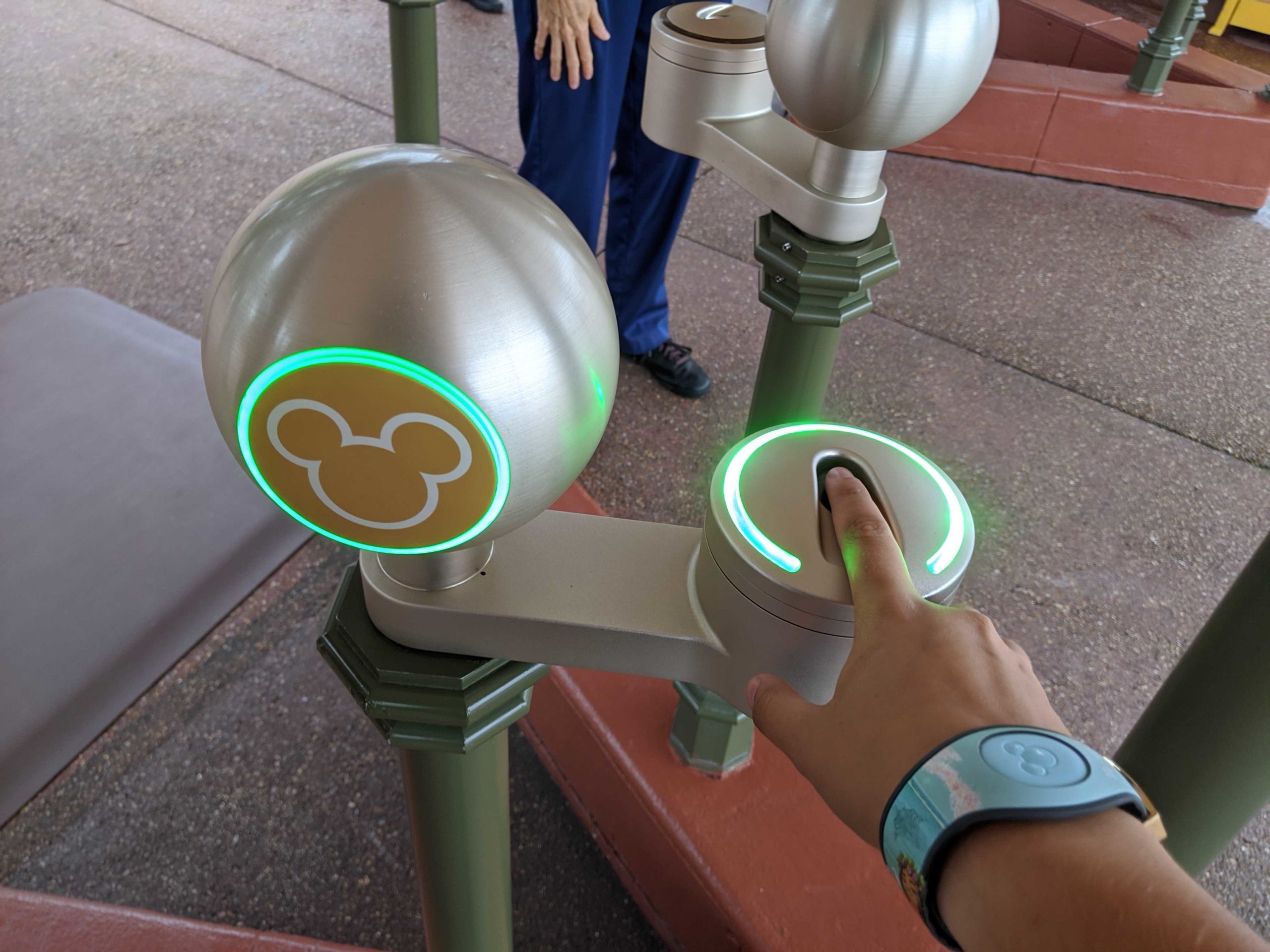 biometric-scanners-return-magic-kingdom-3