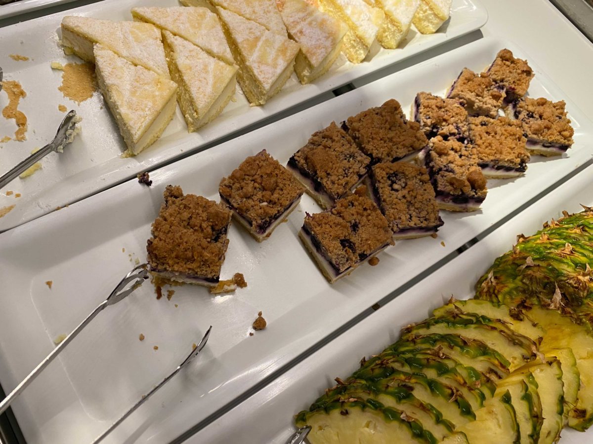 blueberry-crumble-cake-biergarten-4638205