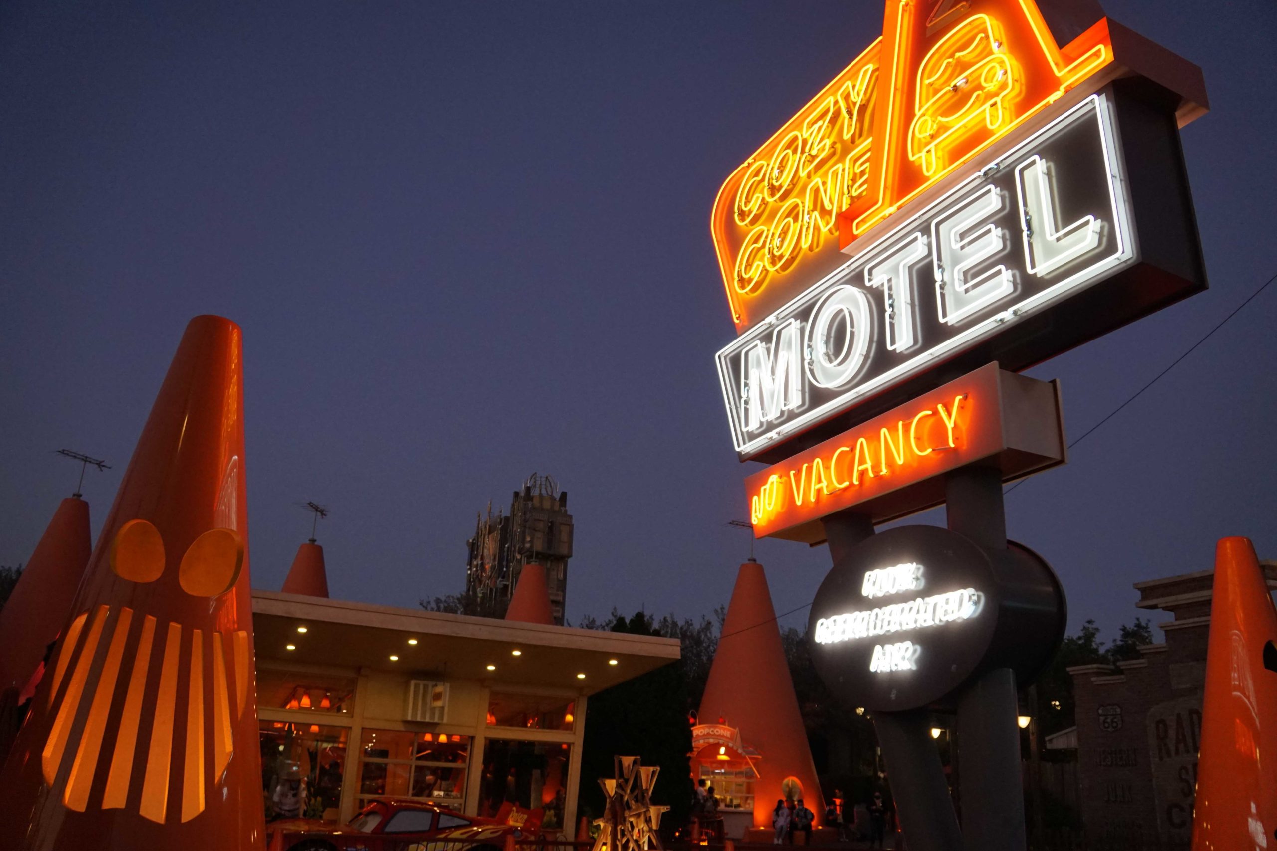 cars-land-haul-o-ween-at-night-2-5402677