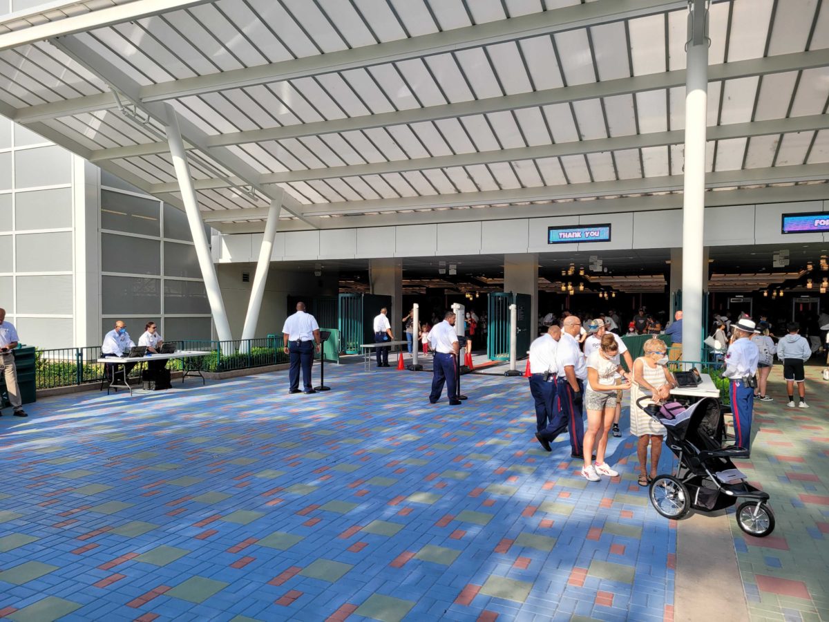disneyland-new-security-scanners-083124