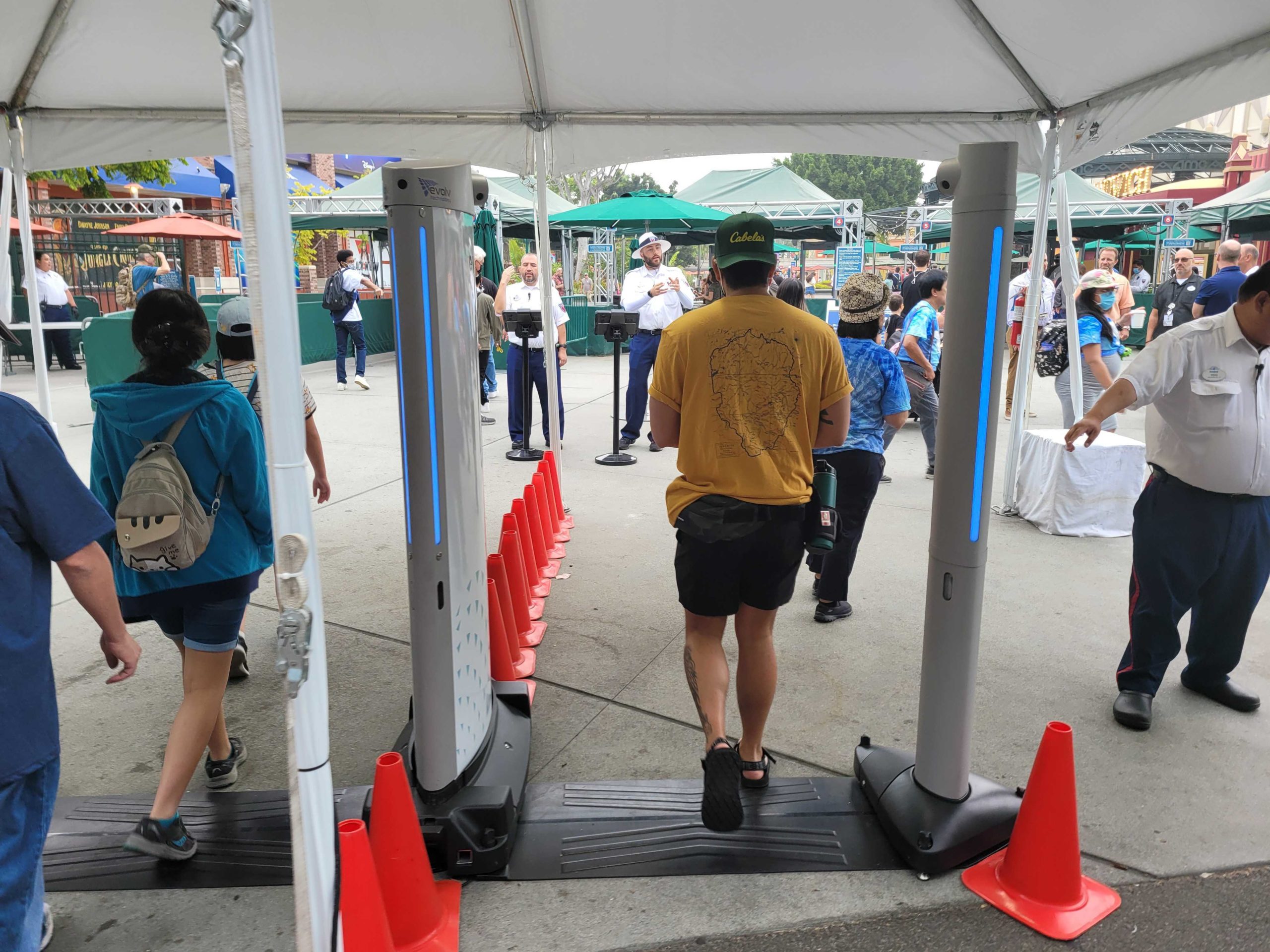 disneyland-resort-contactless-security-scanners-7-6530377