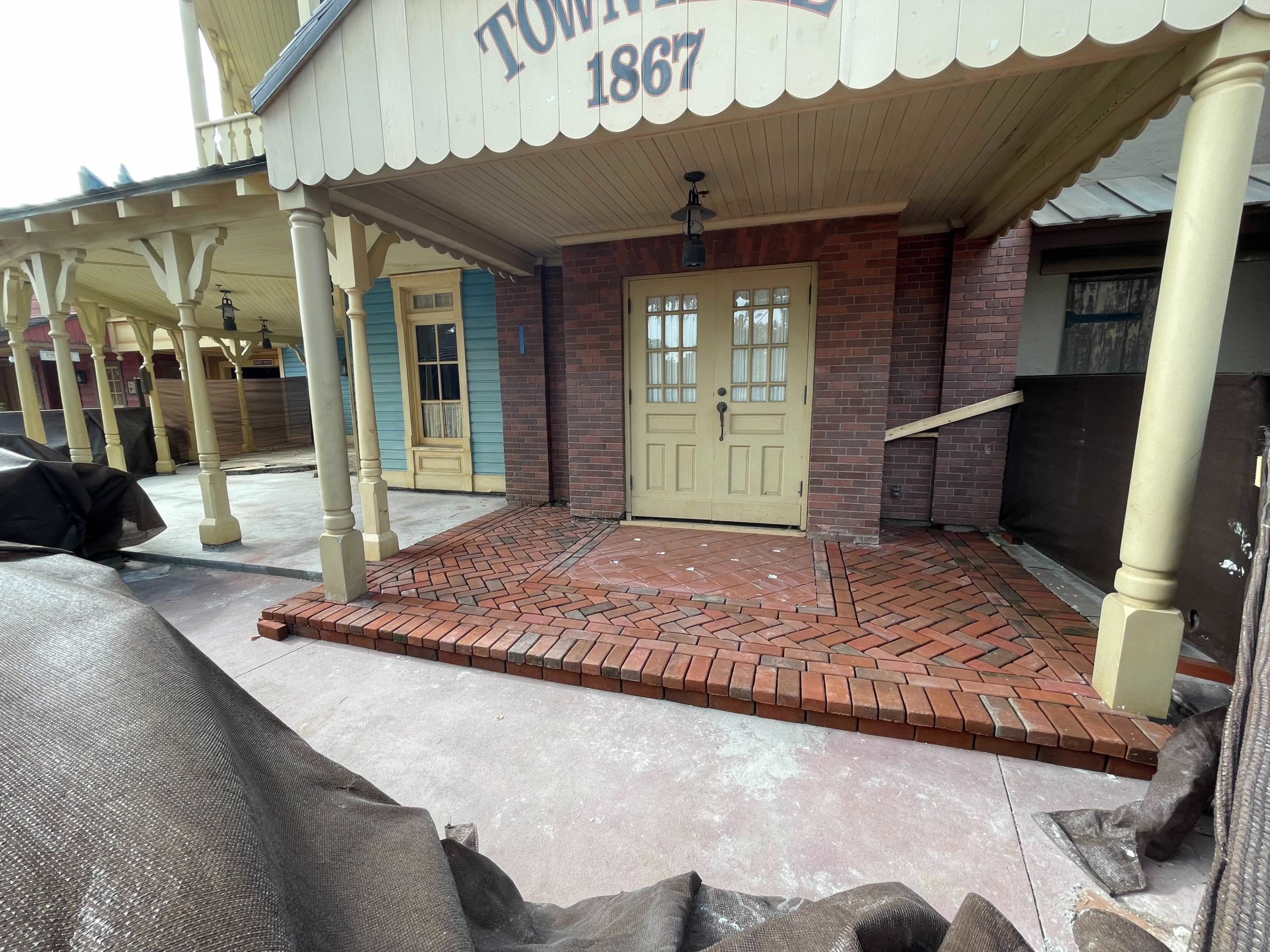 frontierland-boardwalk-construction-8