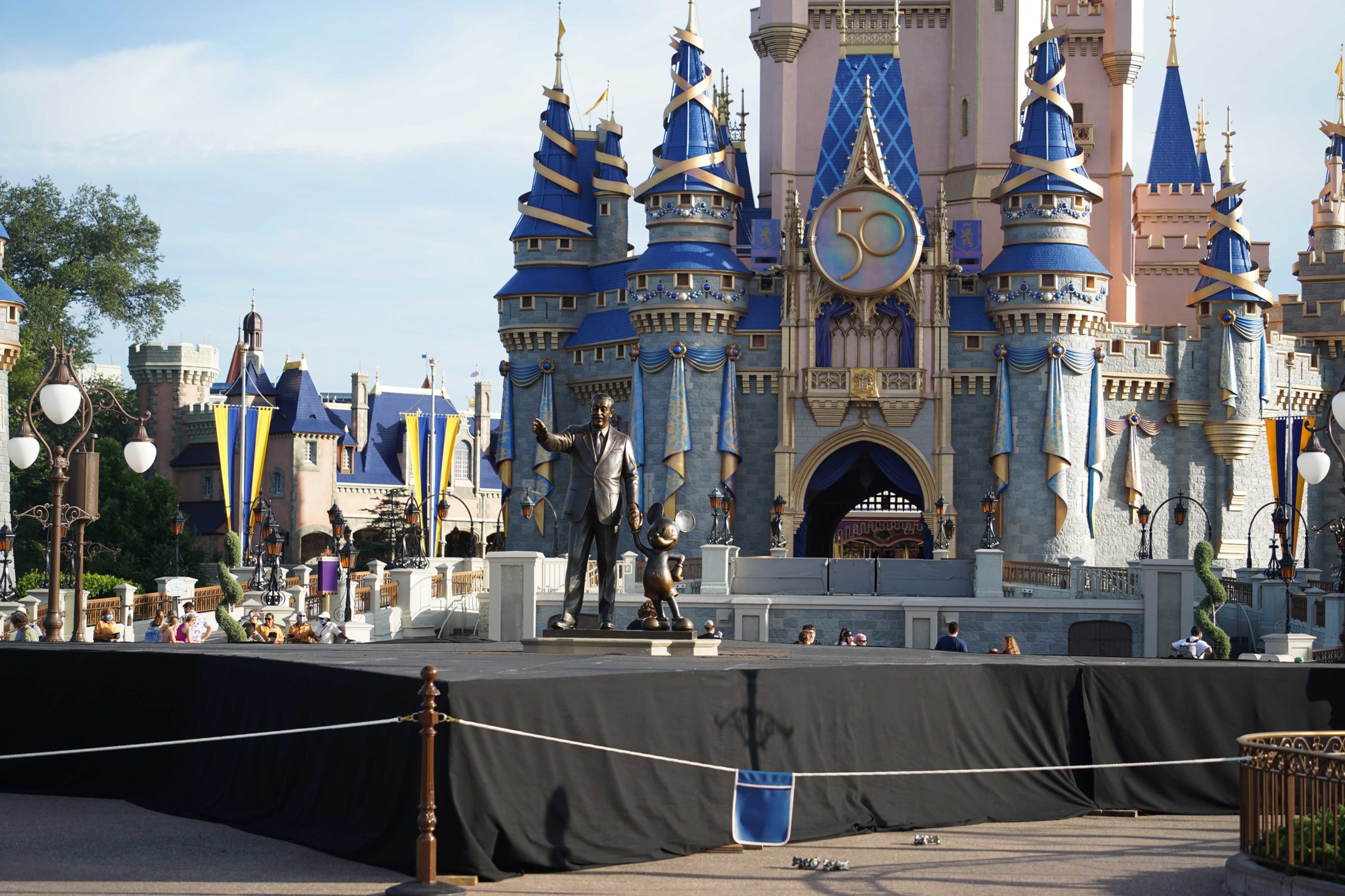 partners-statue-temporary-stage-7-5641603