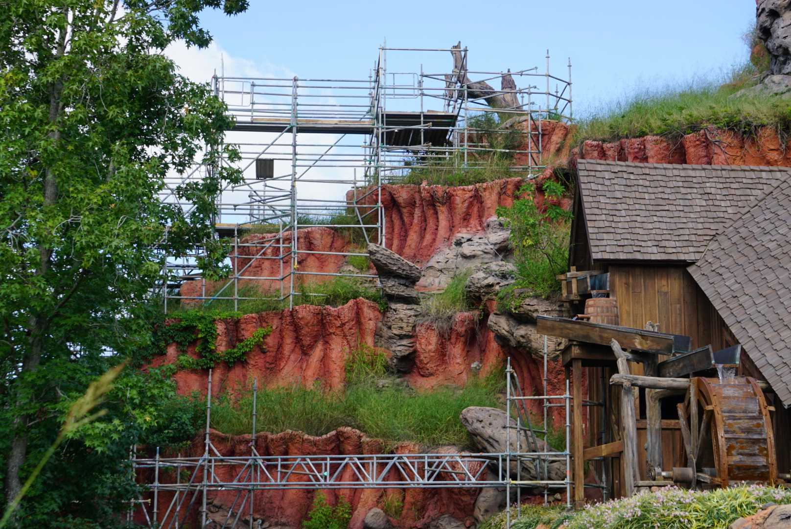 splash-mountain-scaffolding-5825