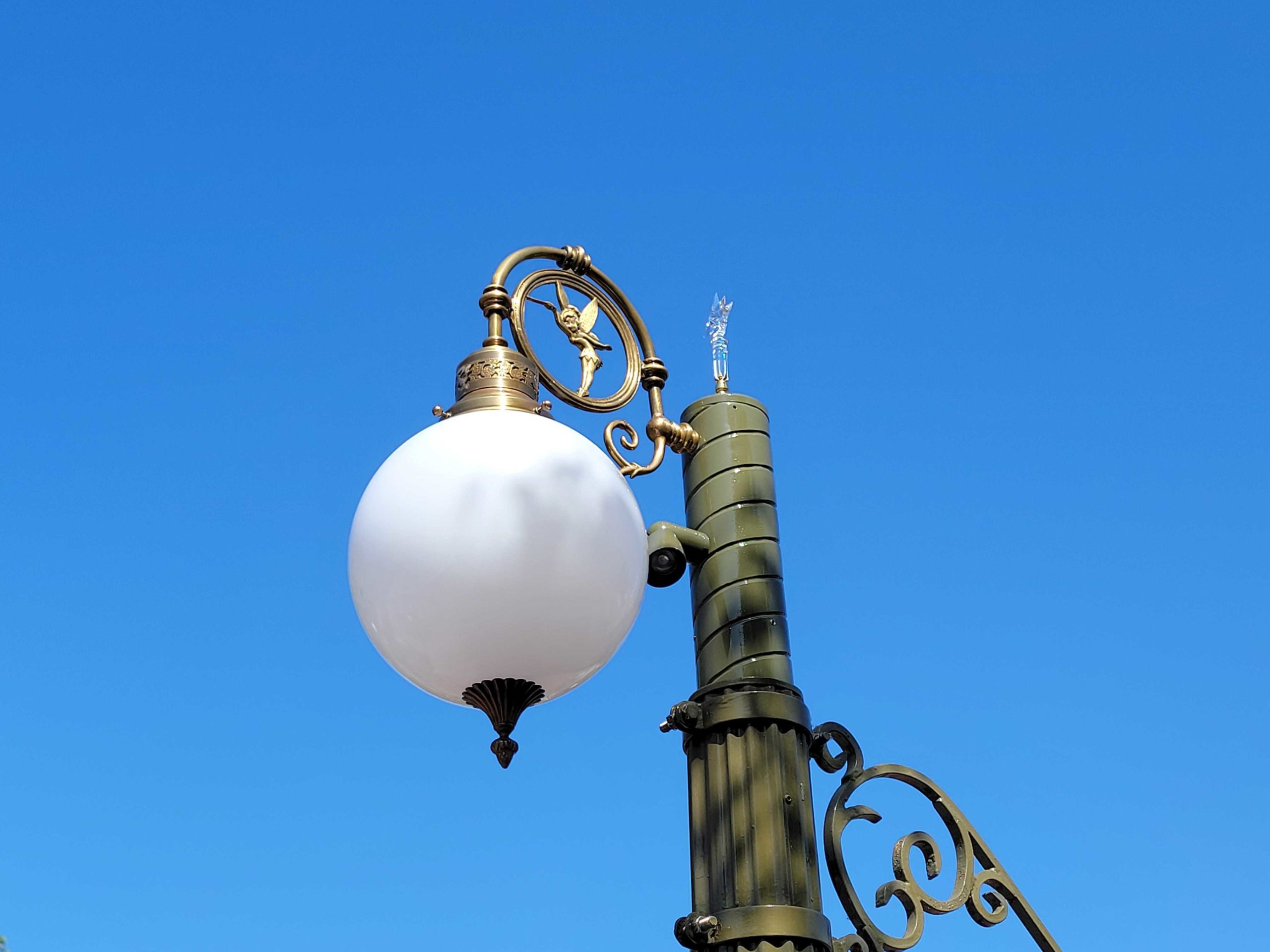 tinker-bell-disneyland-hub-lights-2-4033002