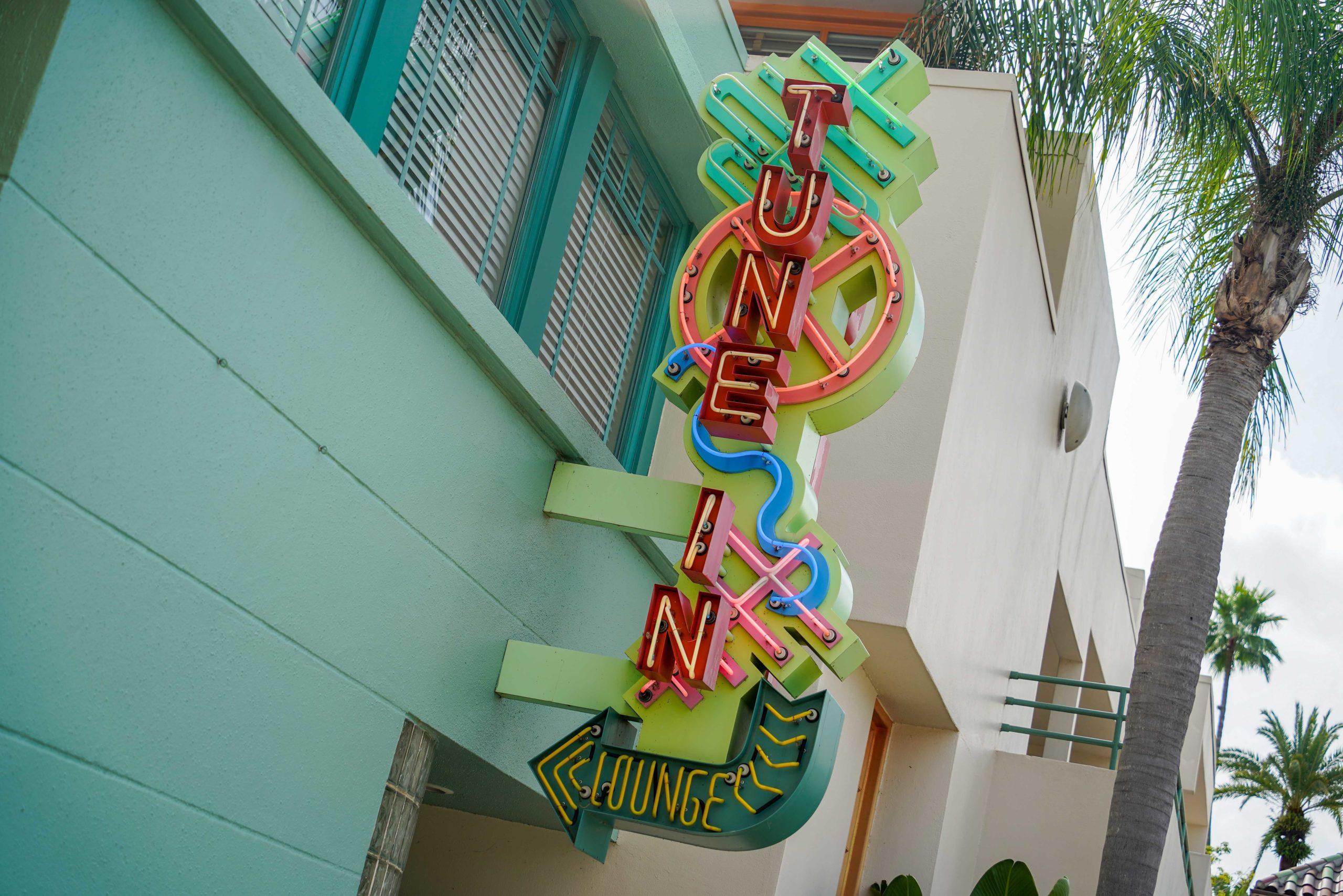 tune-in-lounge-12-2716073