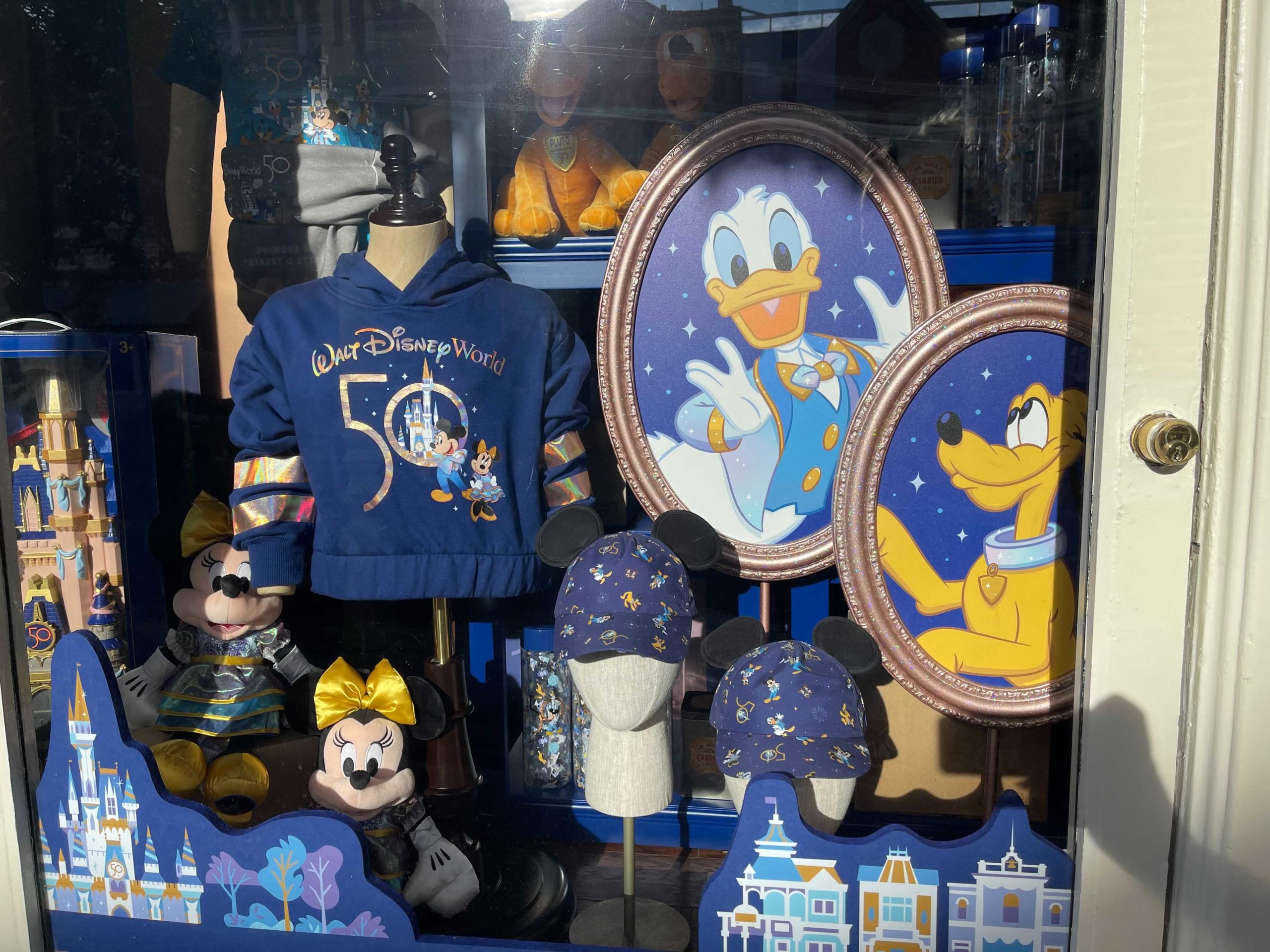50th-merch-windows-10