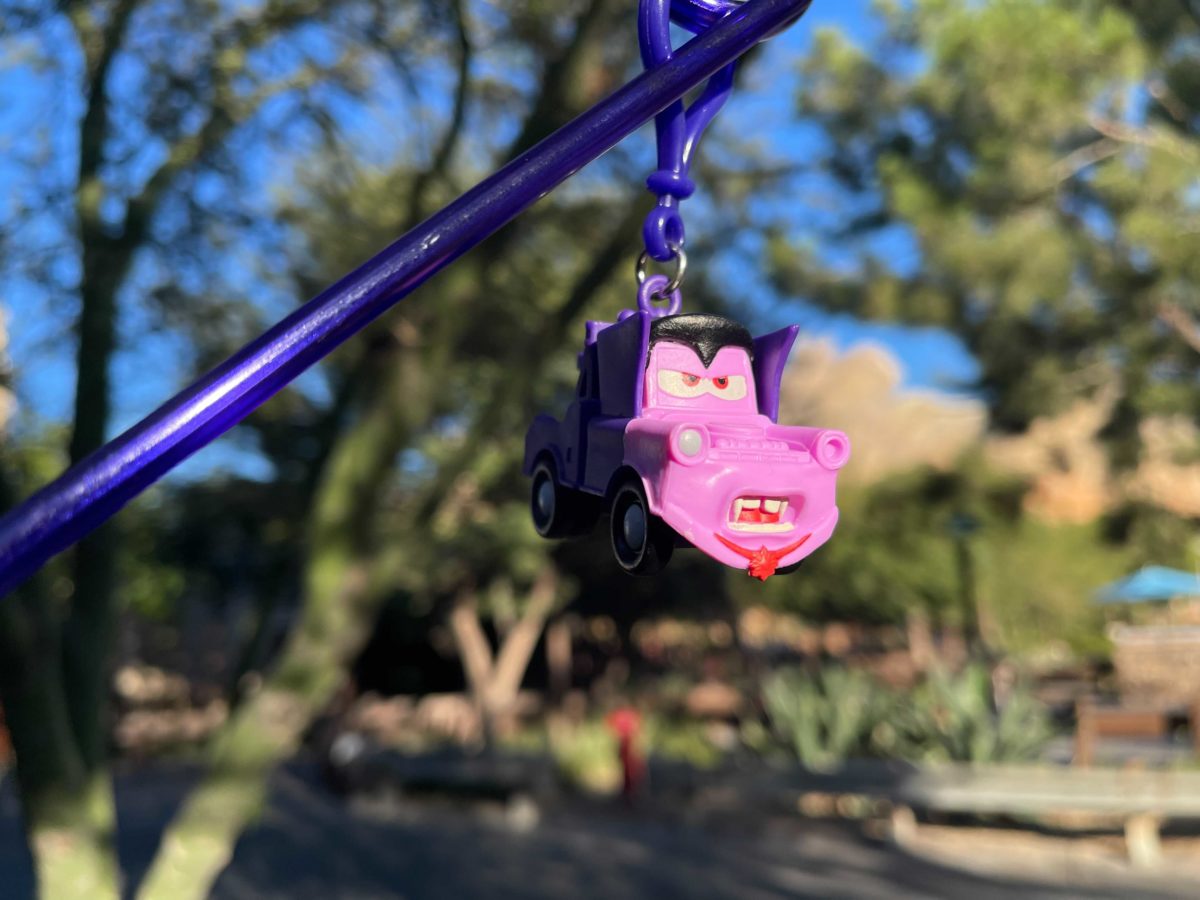 dca-halloween-vampire-tow-mater-straw-clip-6-6483490
