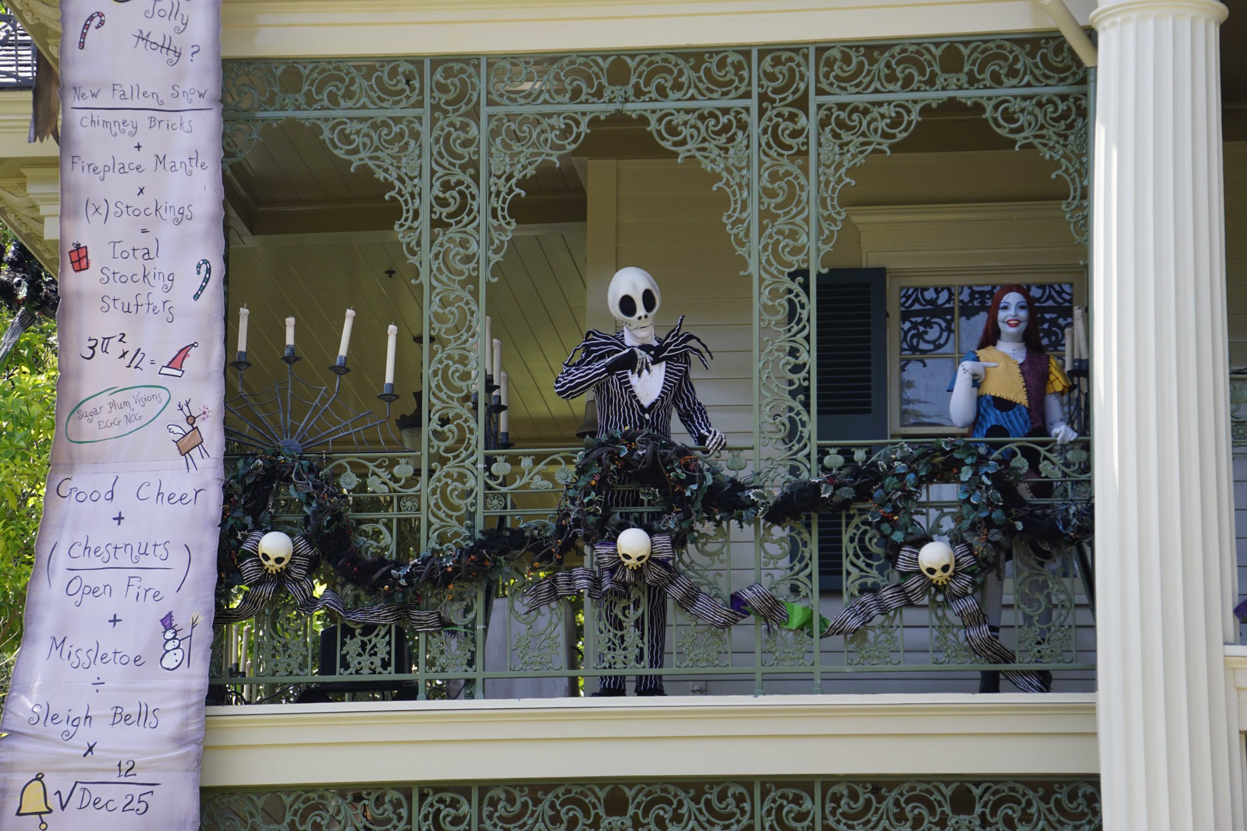 dl-haunted-mansion-holiday-2021-jack-and-sally-6-5355842