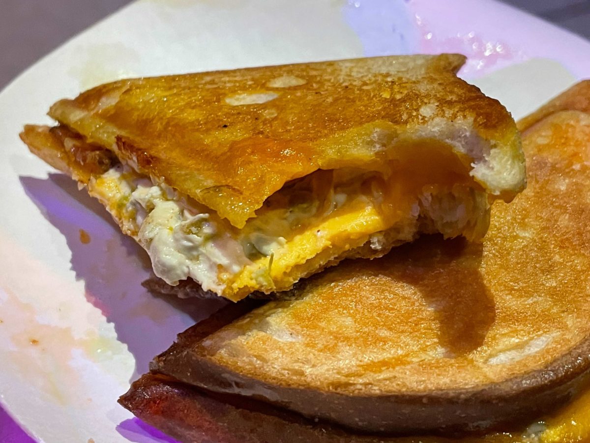 hhn-30-haunting-of-hill-house-themed-food-booth-5-5918447