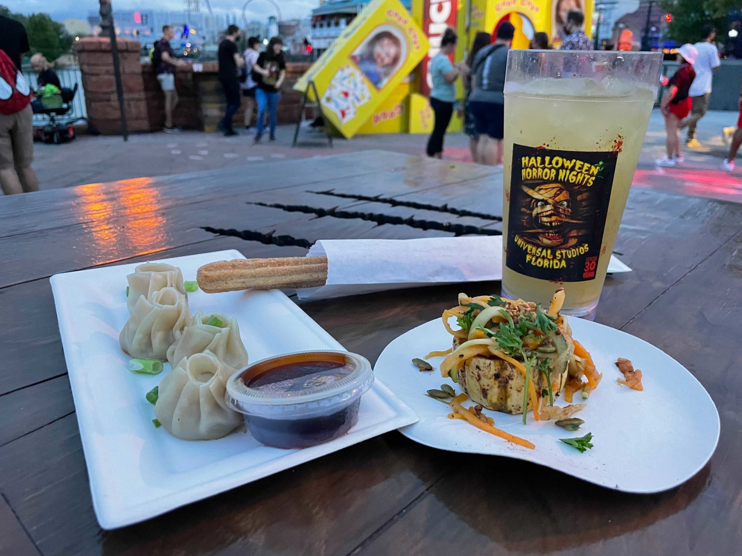 hhn-30-wicked-growth-realm-of-the-pumpkin-themed-food-booth-28-6297489