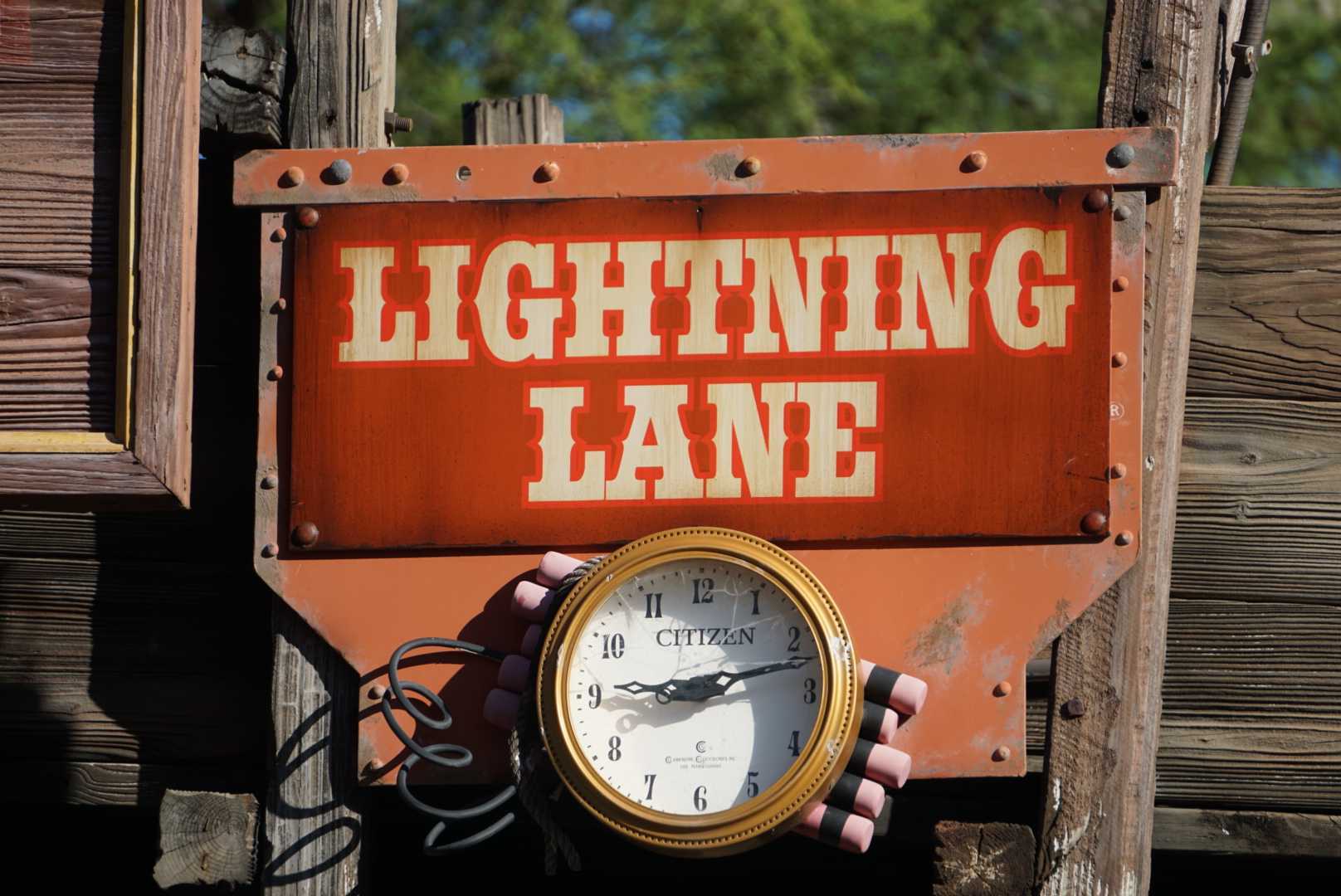 lightninglanesignsmagickingdom_02