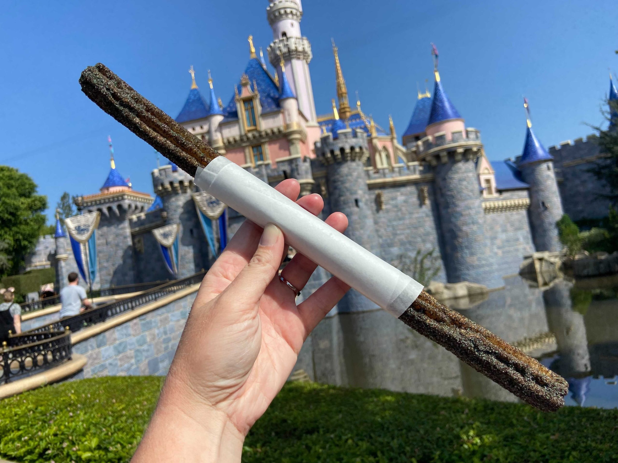 maleficent-churro-disneyland-9-3-21-6