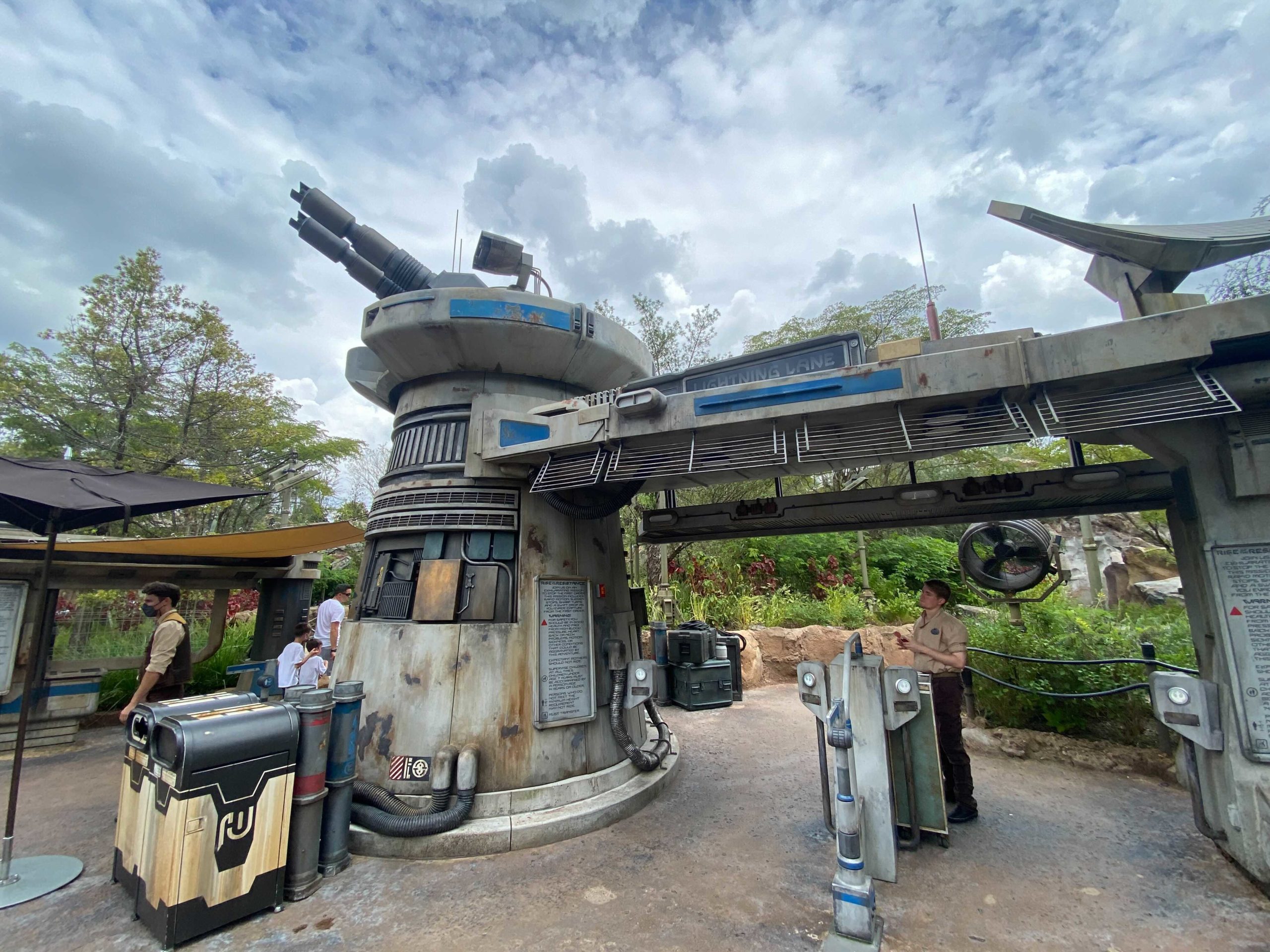 rise-of-the-resistance-signs-4