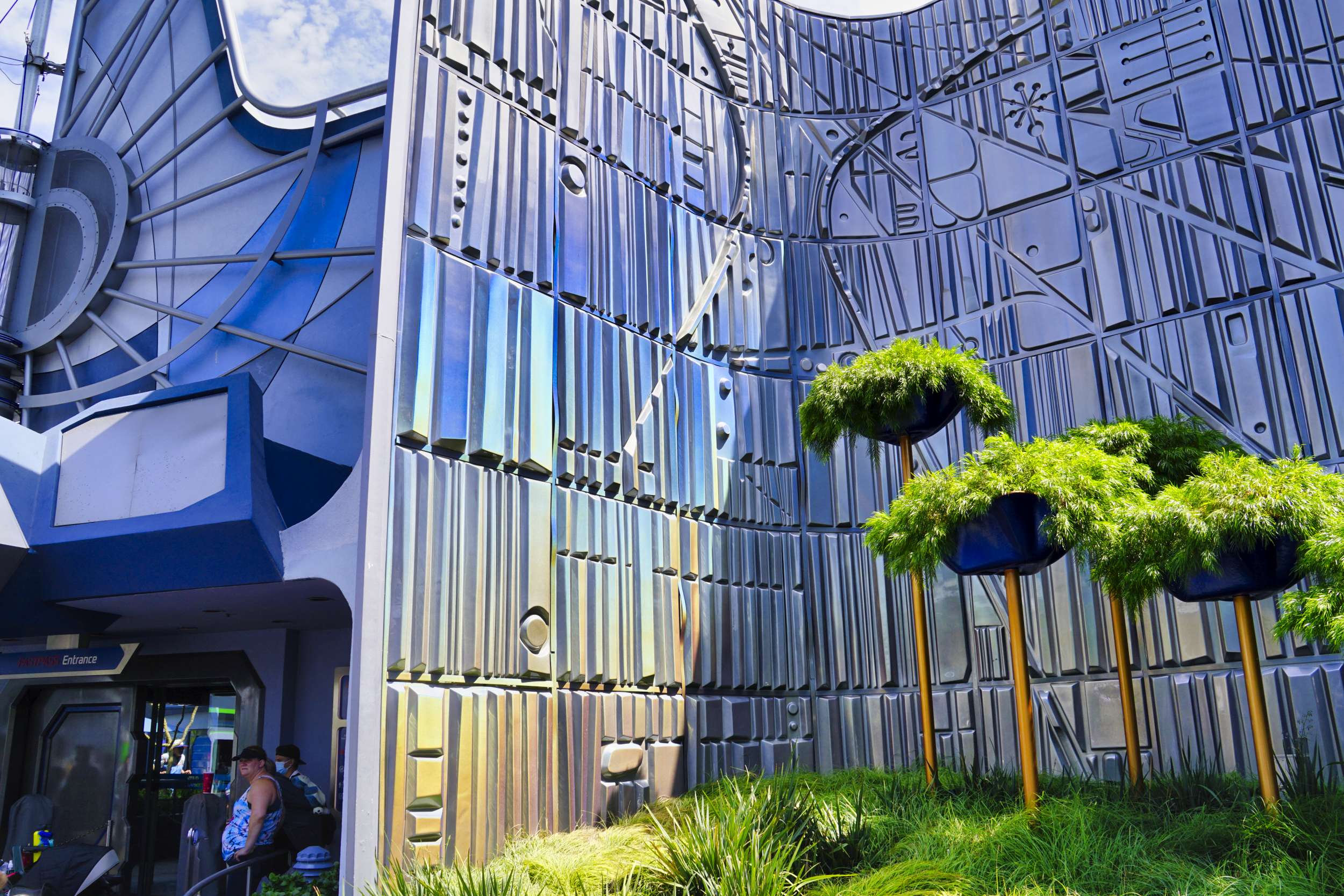 tomorrowland-wall-disneyland