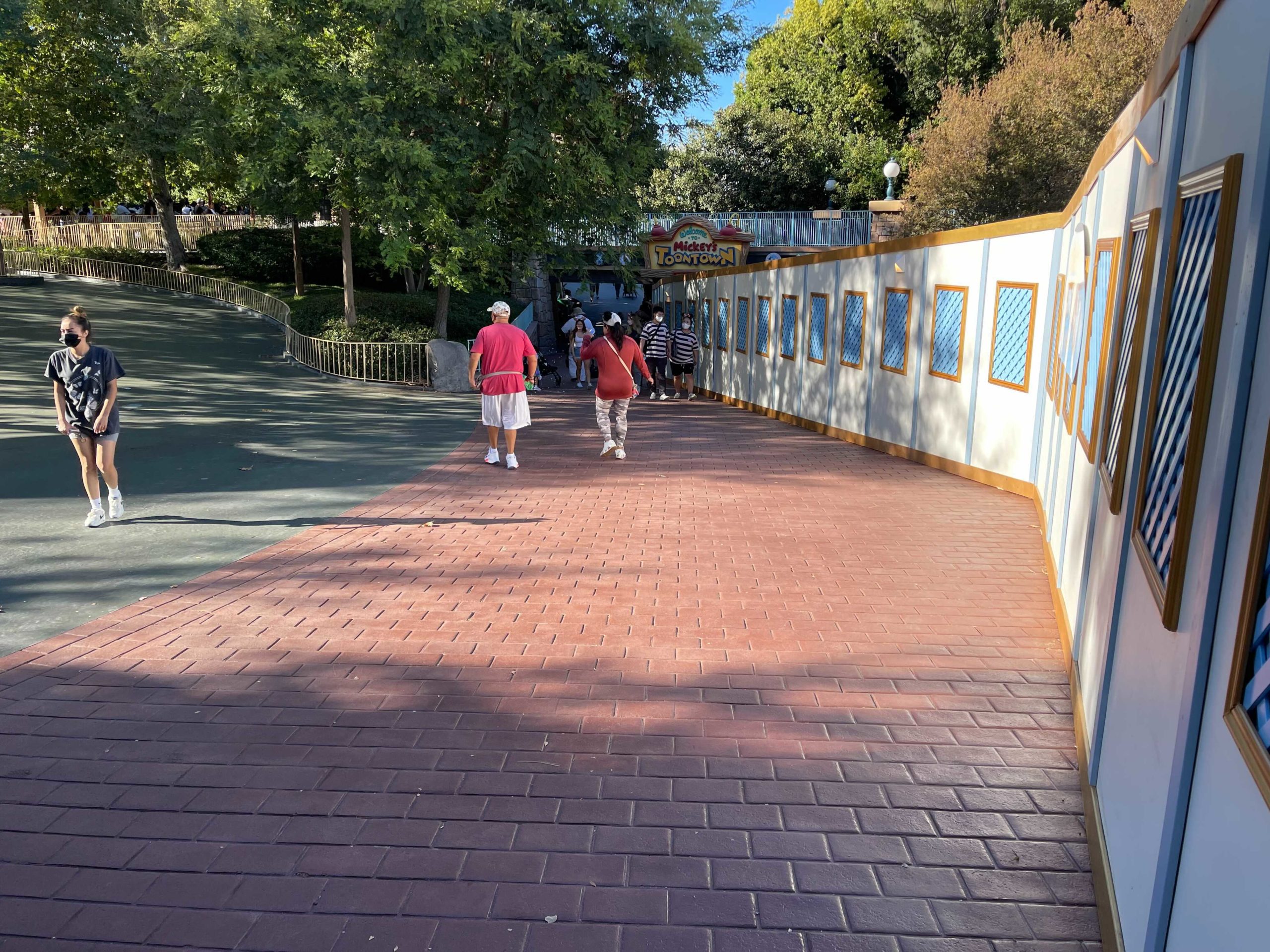 brick-patterned-pavement-disneyland-4