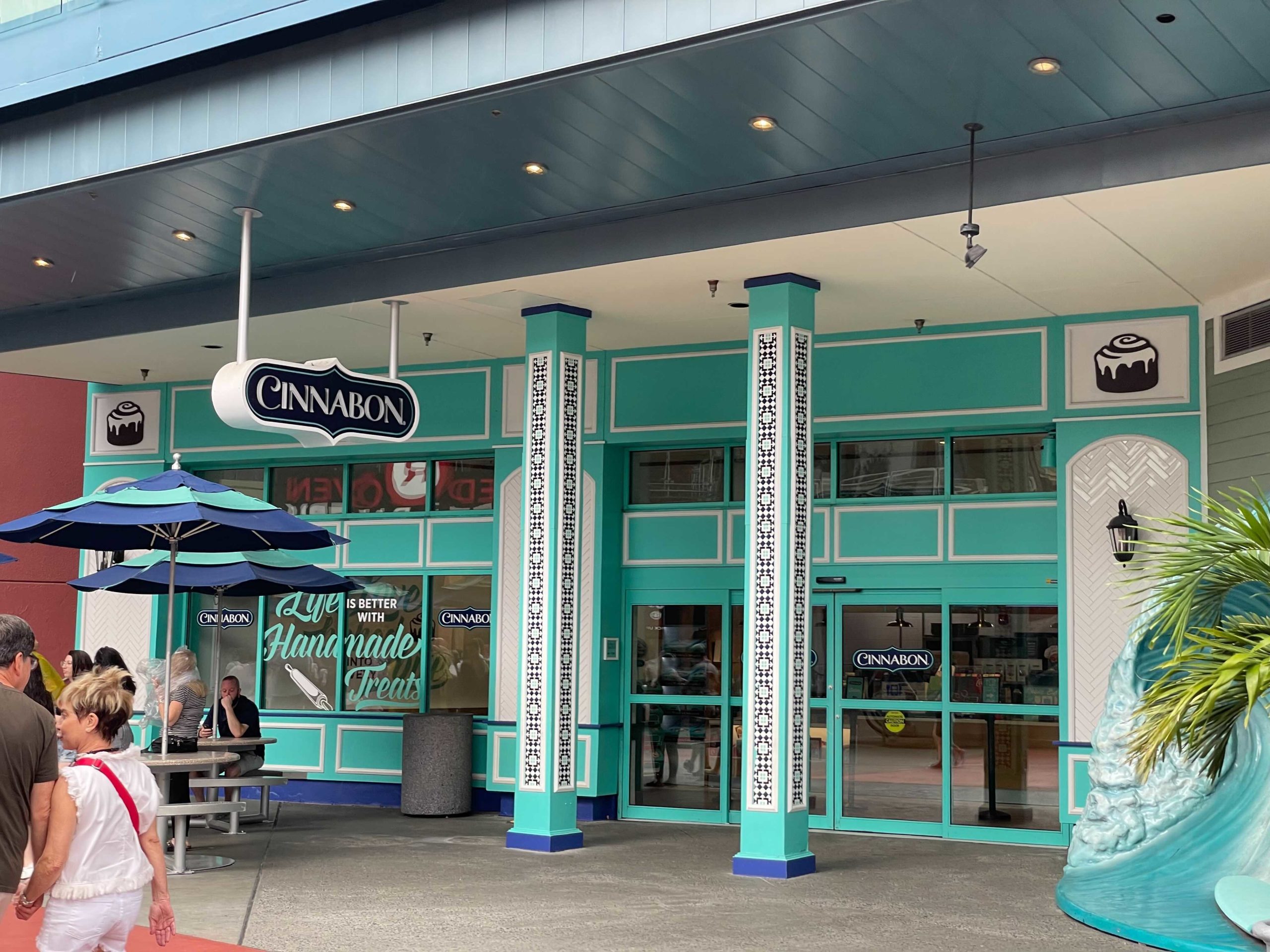 The exterior of Cinnabon in Universal CityWalk Orlando