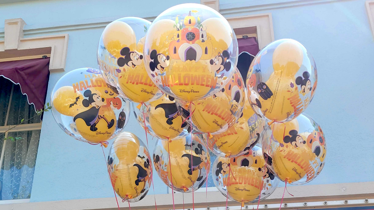 disneyland-halloween-balloon-2021-bunch-shot