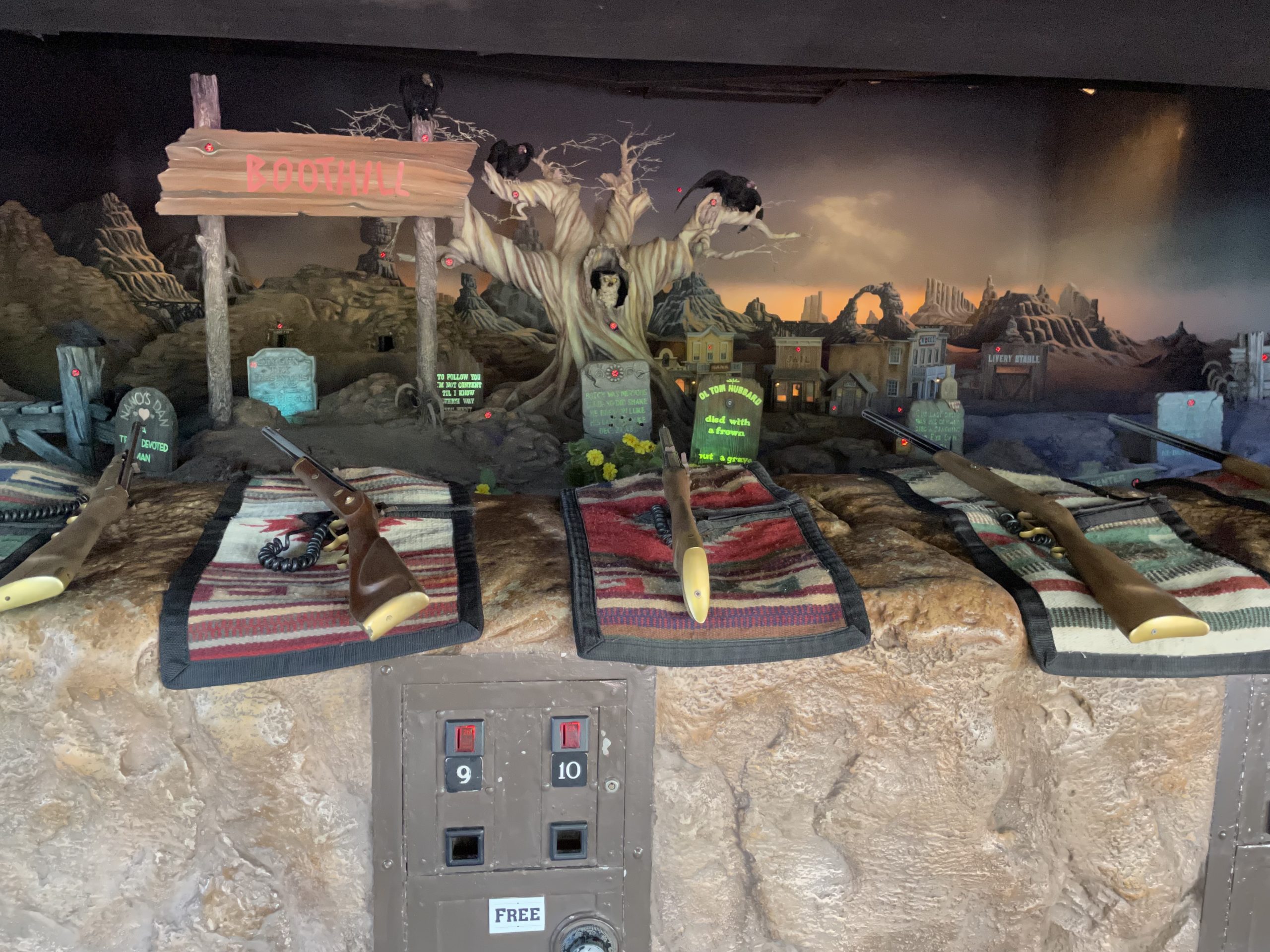 frontierland-shootin-arcade-2523-6810934