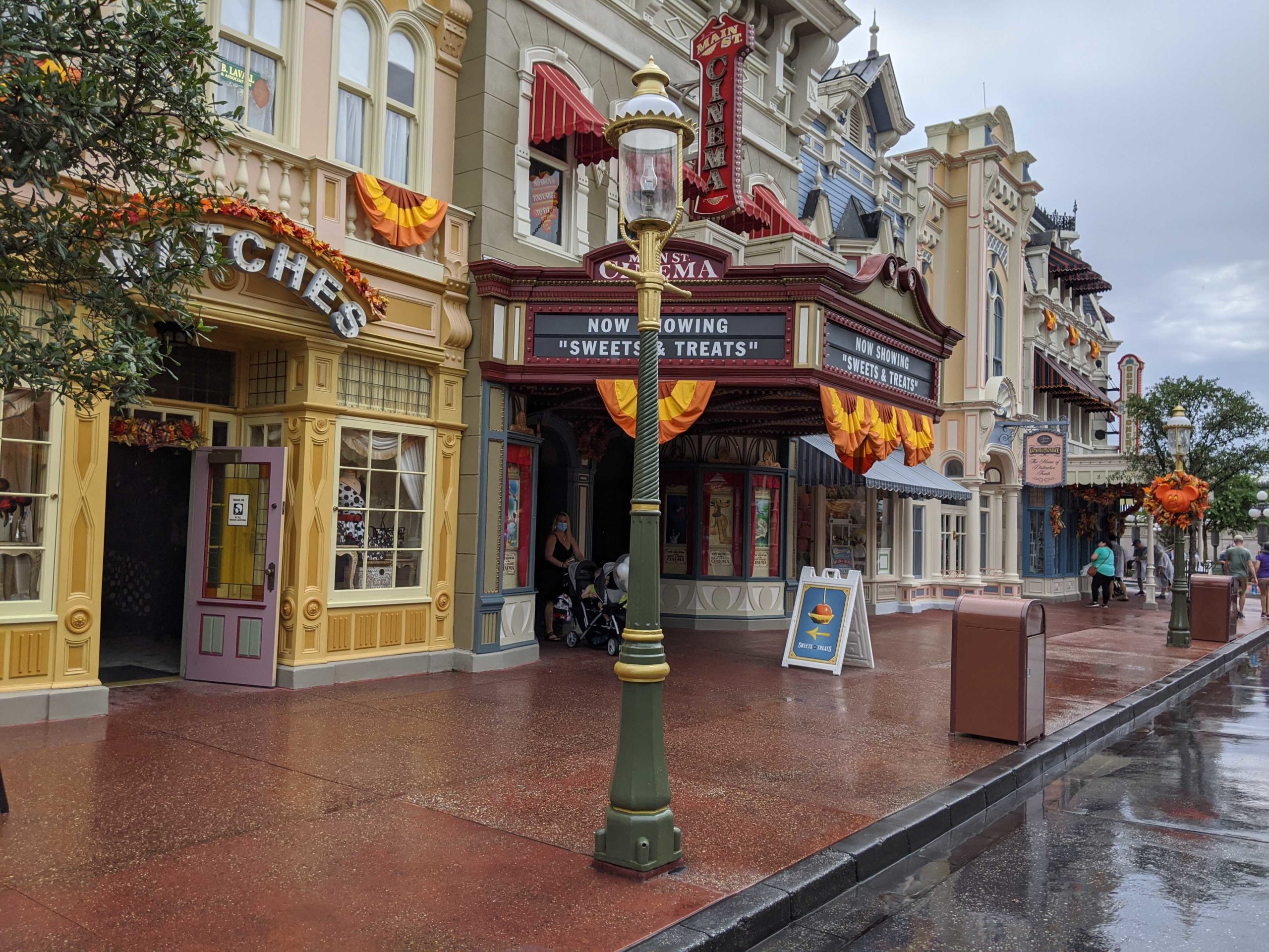 gold-lamppost-painting-9