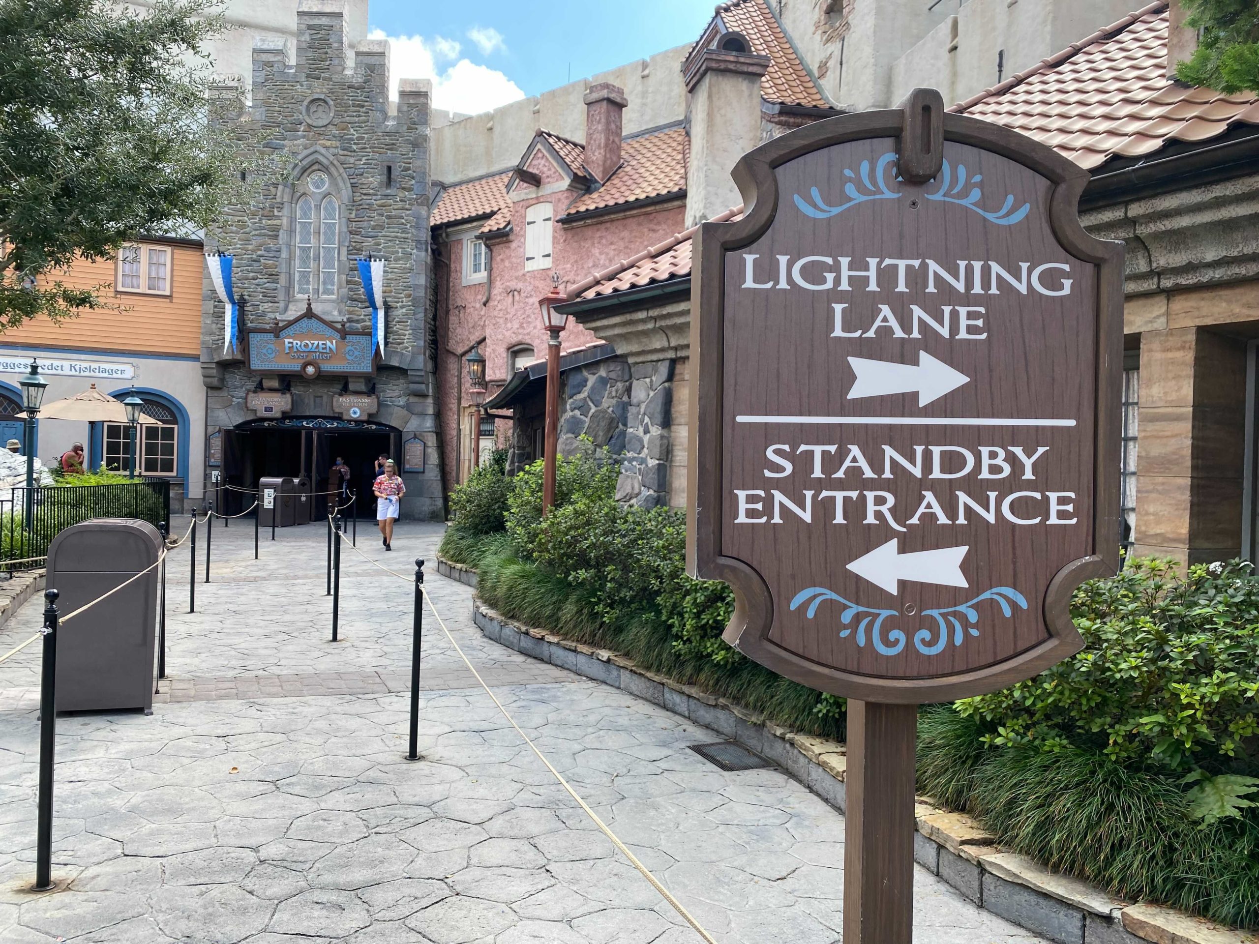 lightning-lane-signage-frozen-ever-after-1