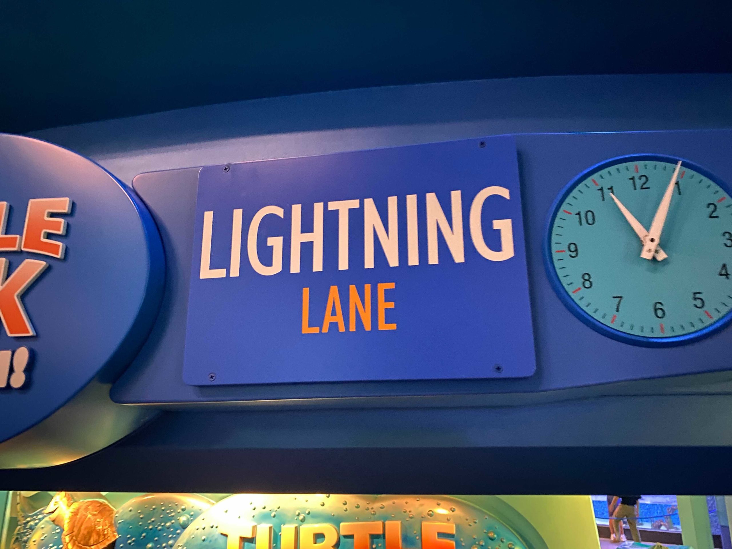 lightning-lane-signage-turtle-talk-with-crush-5