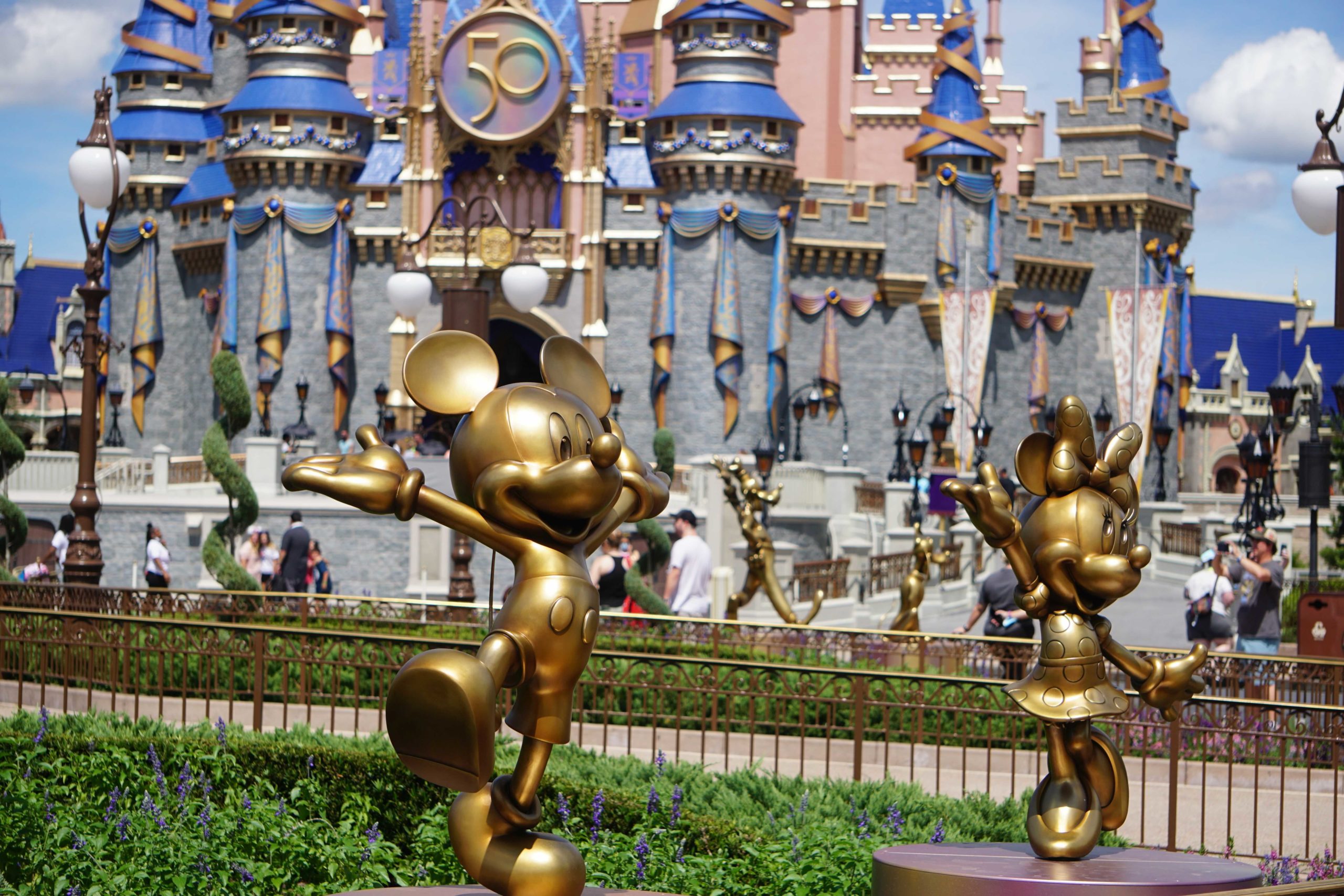 mickey-minnie-fab-50-statues-11