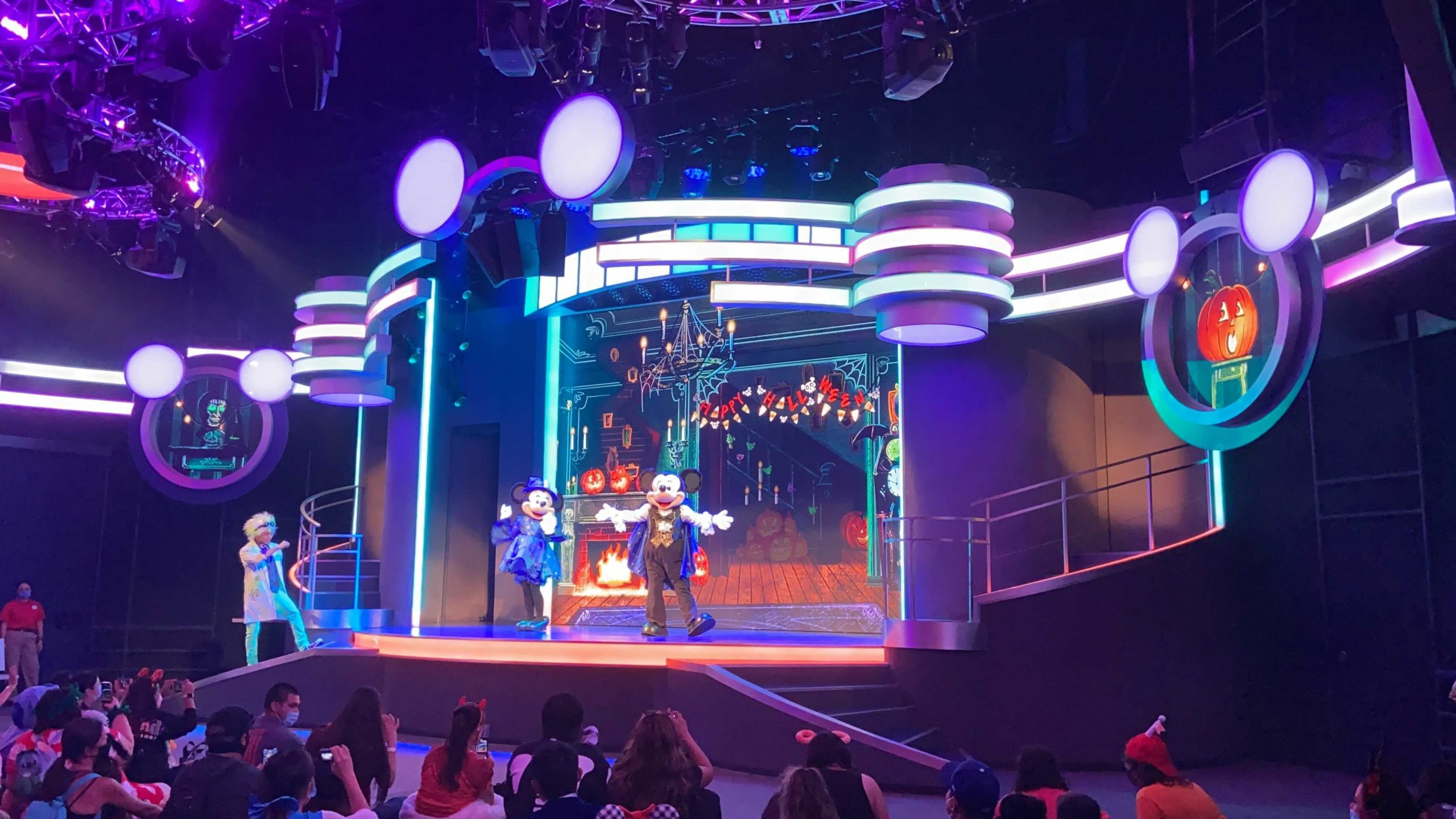 mickeys-trick-or-treat-dance-party-7