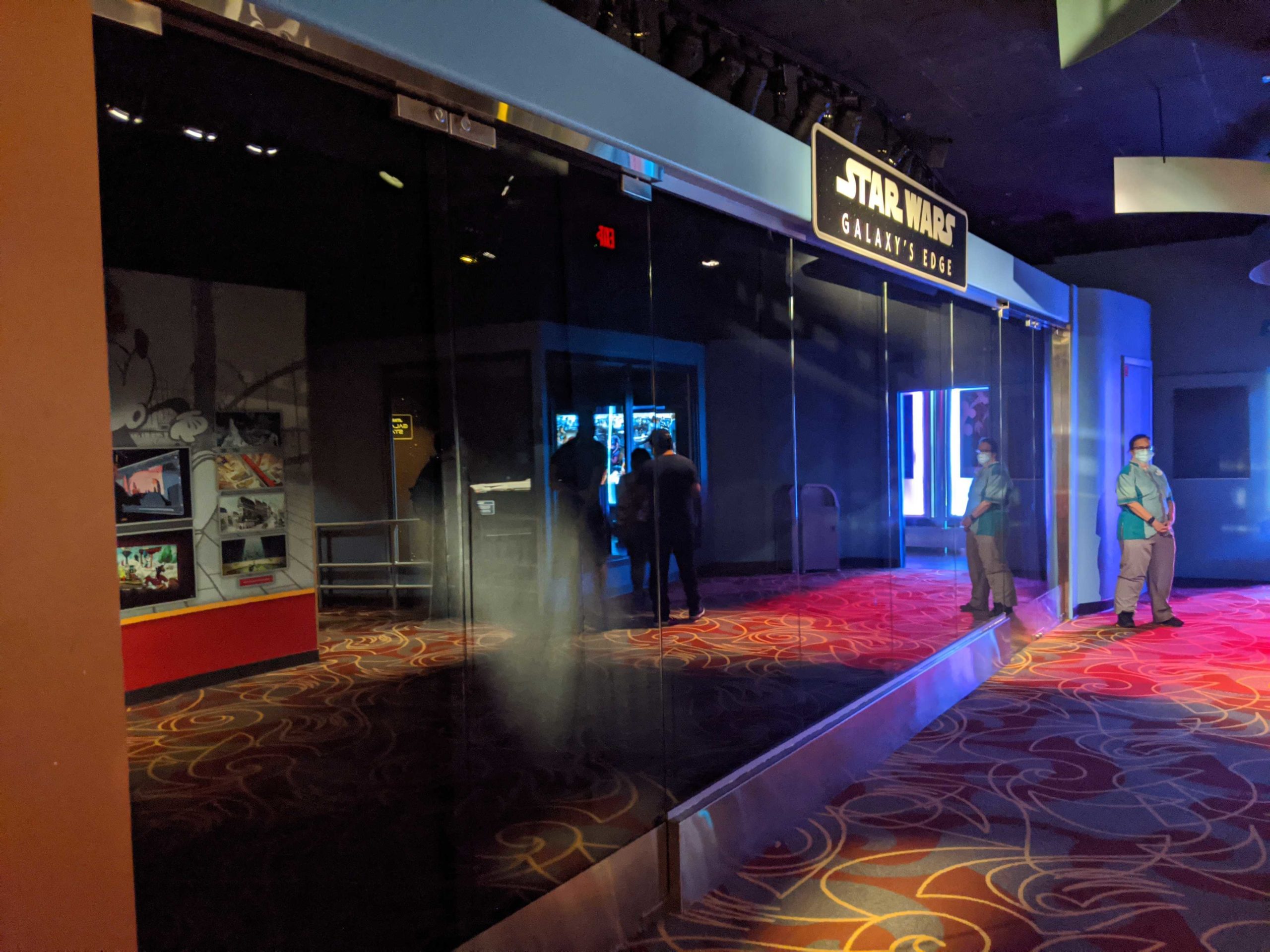 one-man-presents-galaxys-edge-153712