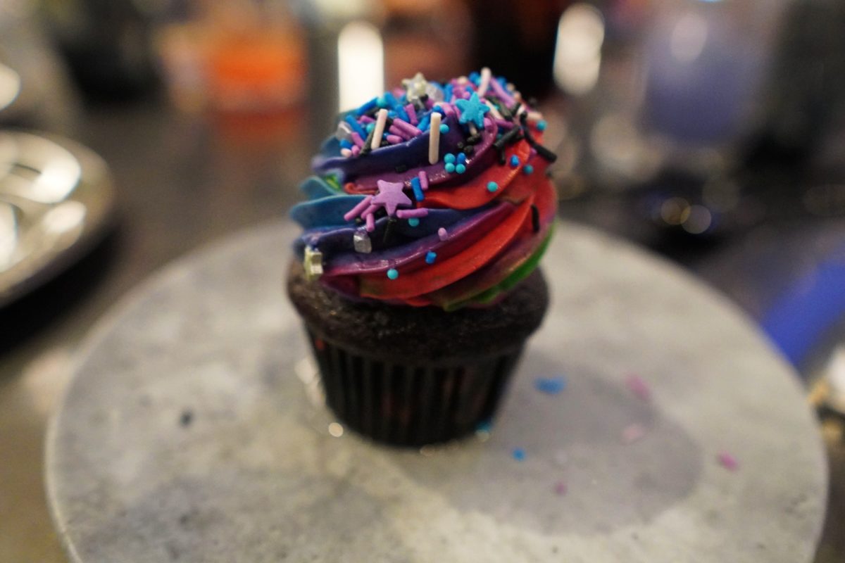 space-220-dinner-desserts-cosmic-cupcake-kids-2-1686290