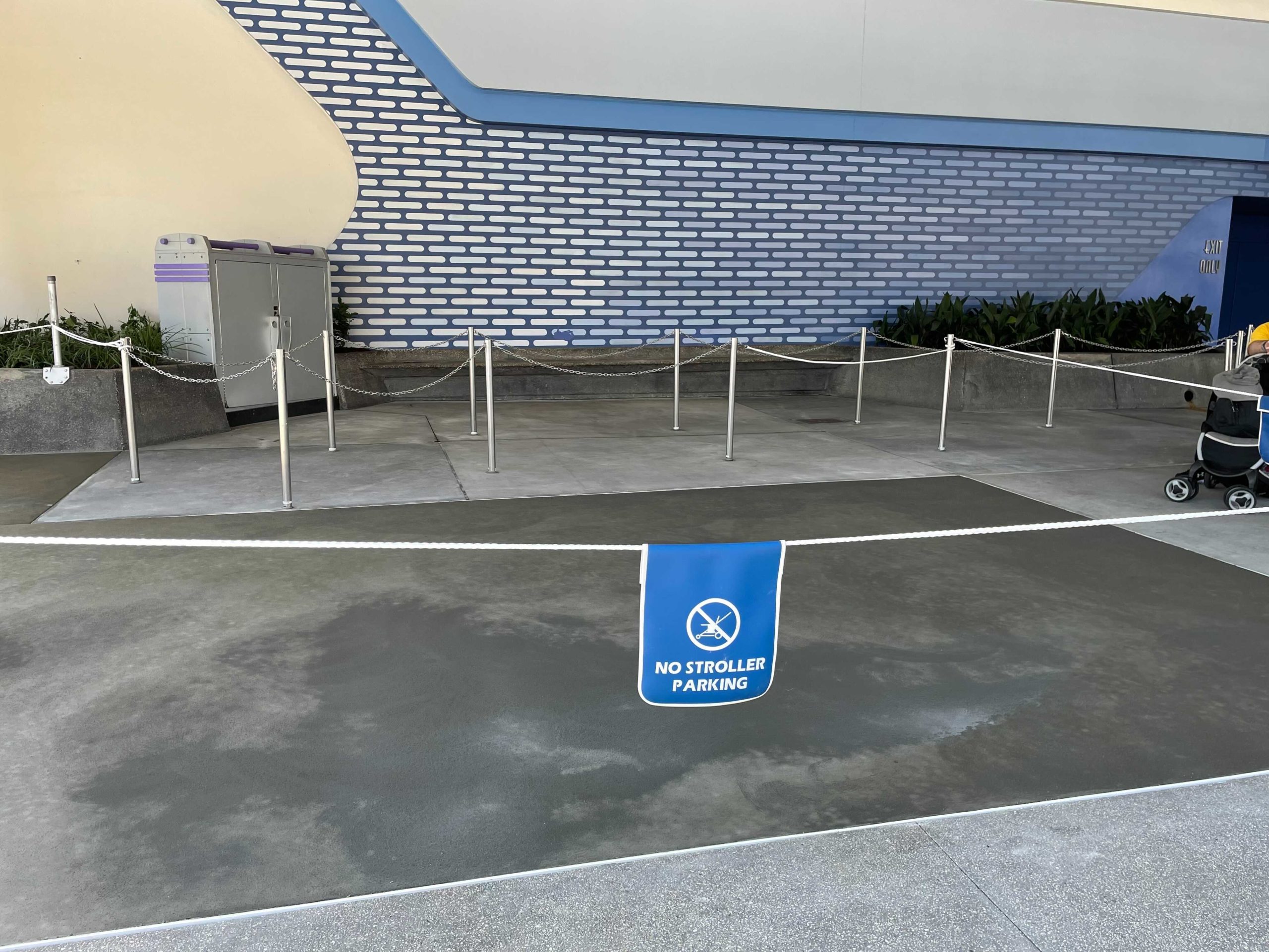 tomorrowland-fastpass-1-8201855