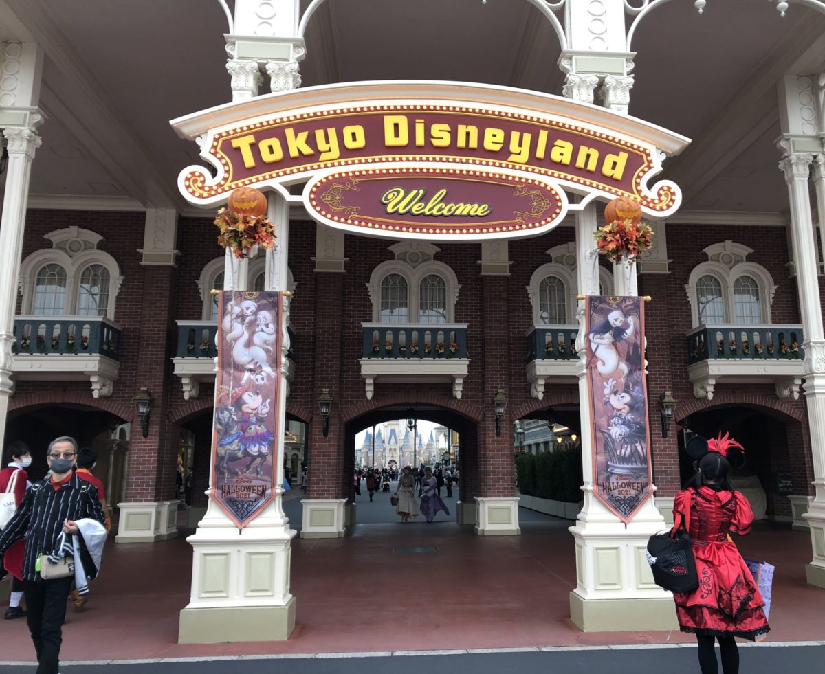 Tokyo Disneyland Entrance Halloween 2021