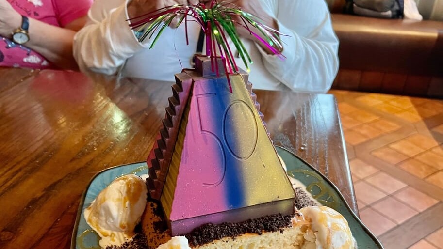 50th-fiesta-pyramid-cake-2-3667495-scaled