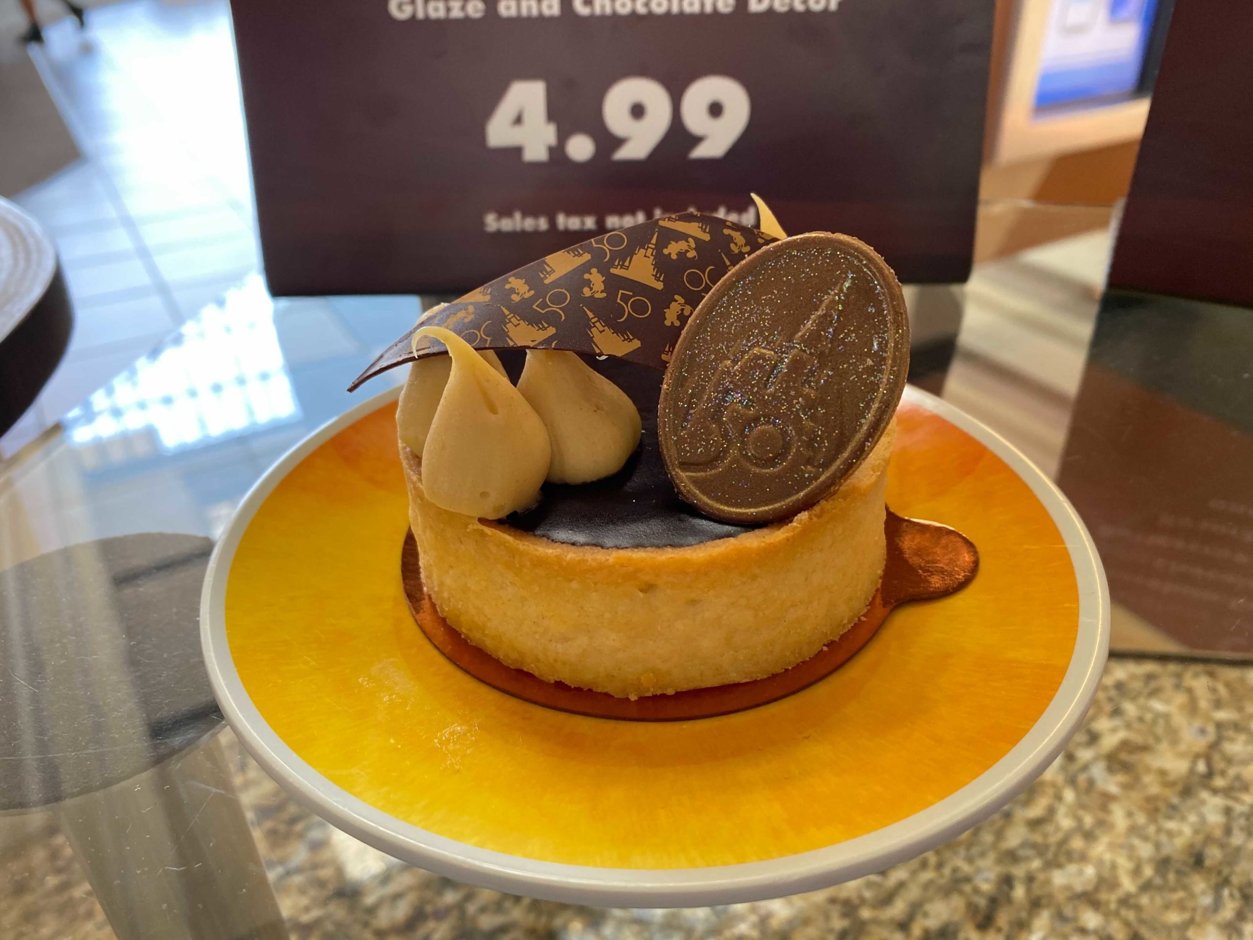 contempo-cafe-peanut-butter-banana-pie-decoration-additions-3-4529792