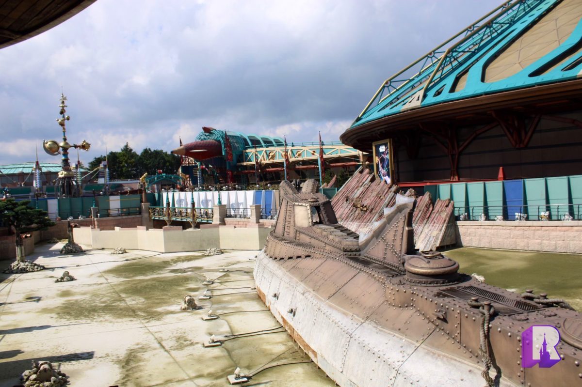 disneyland-paris-nautilus-lake-drained