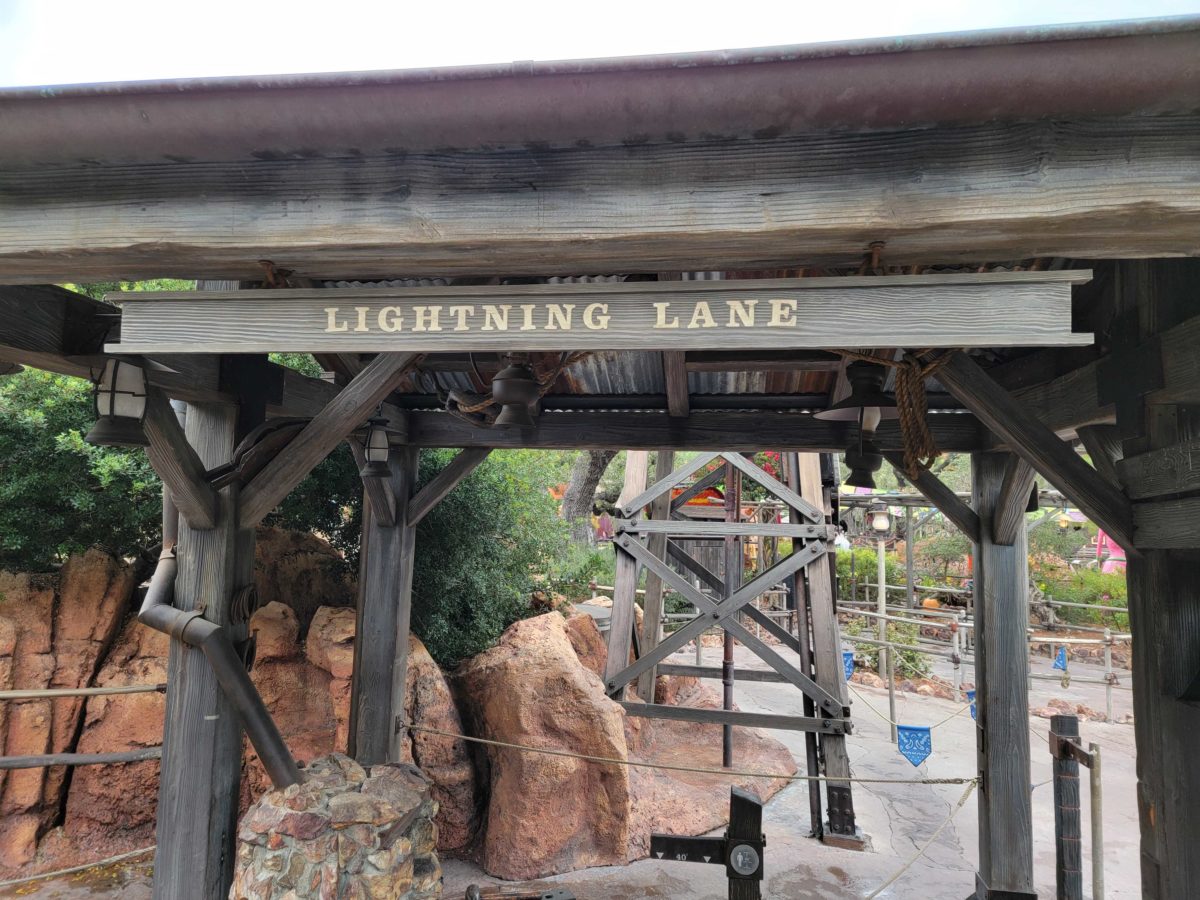 disneyland-big-thunder-lightning-lane-103028-9156431