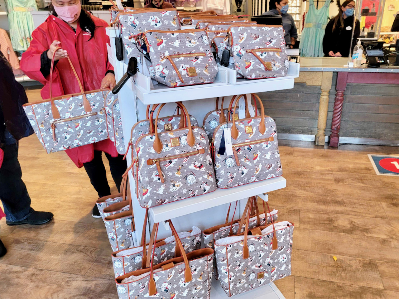 disneylandholiday2021dooneybourkebags_1