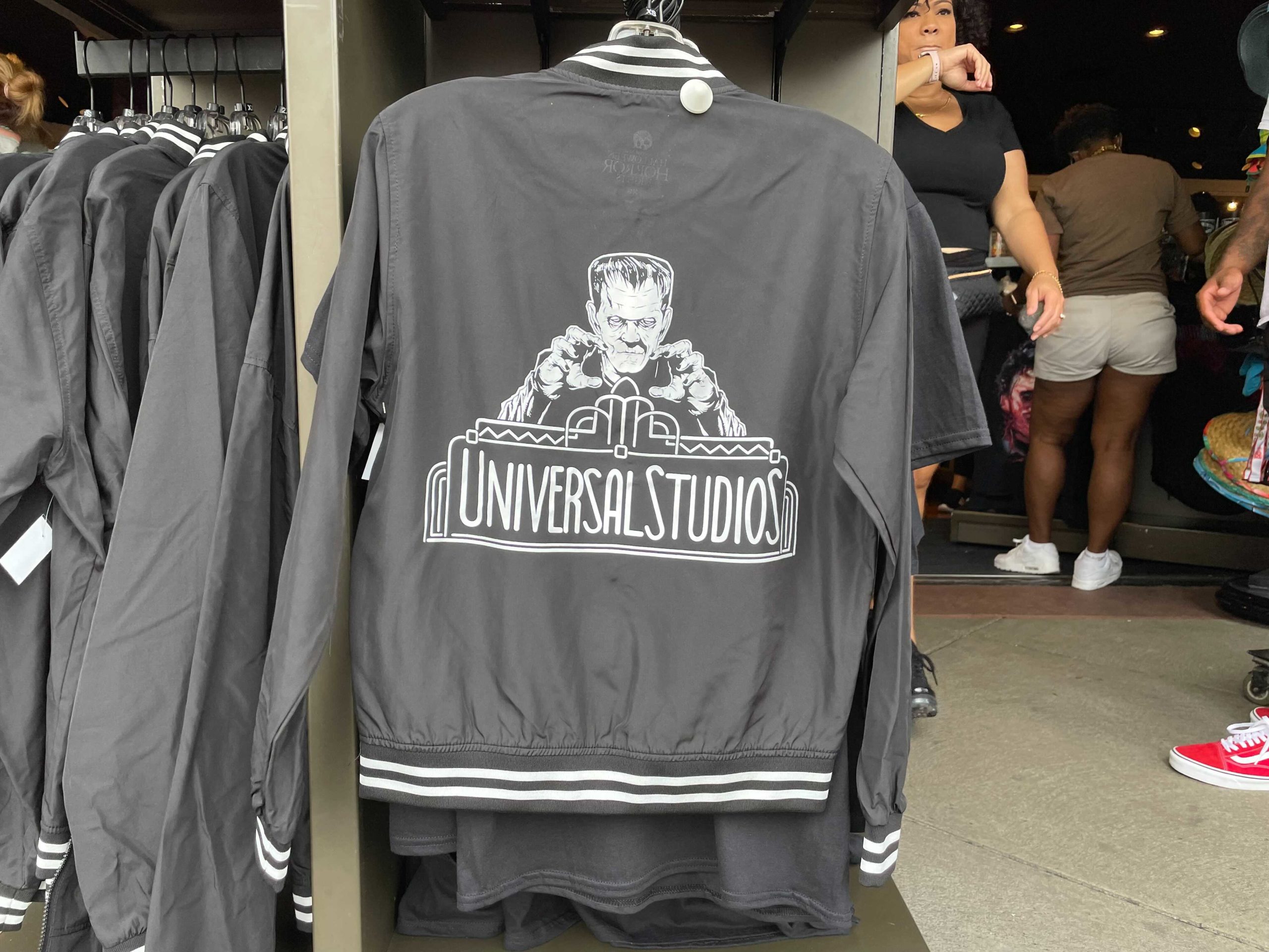 halloween-horror-nights-jacket-2-6958075