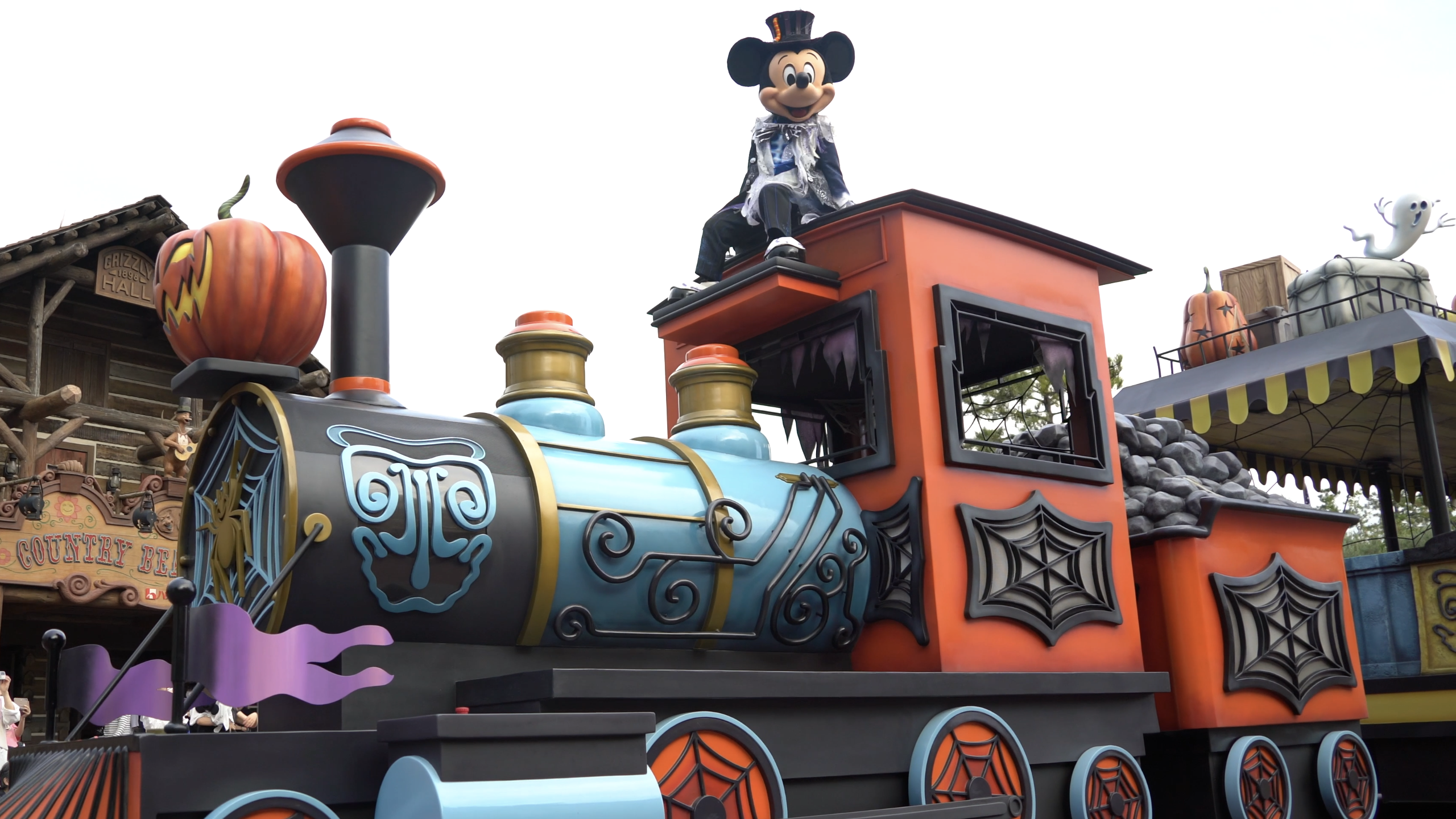 mickey-friends-greeting-parade-halloween-version