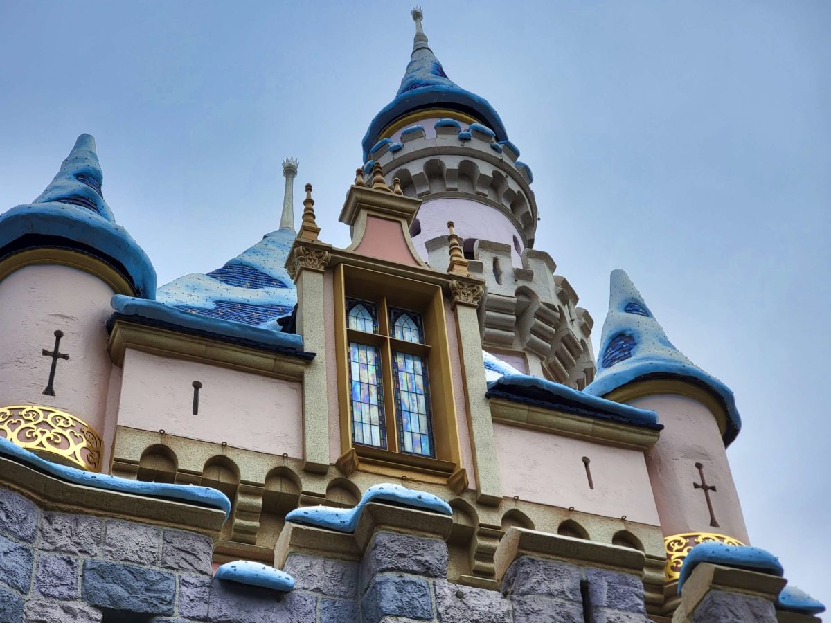 sleeping-beauty-castle-closeup-2